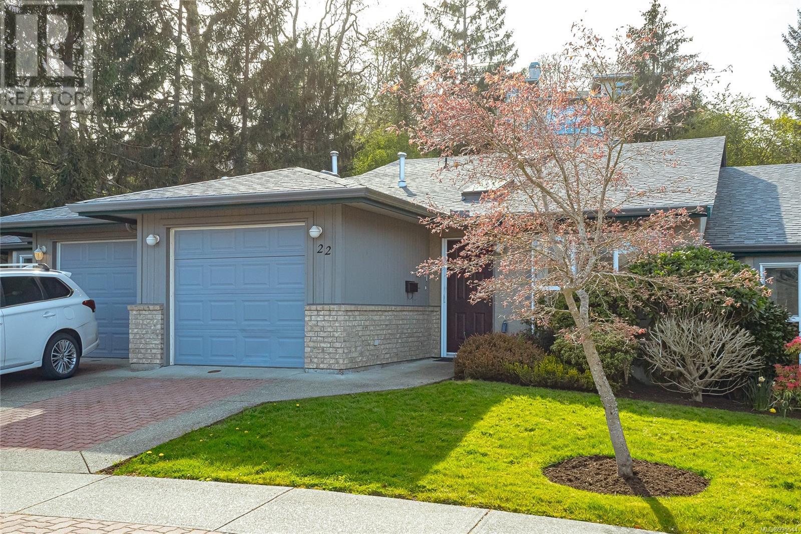 22 1473 Garnet Road, Saanich