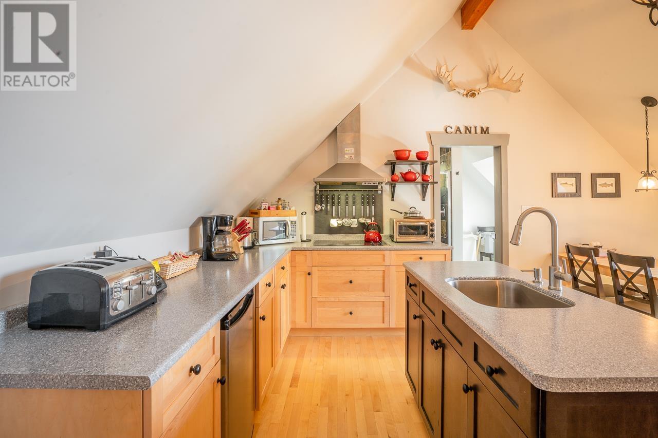 7460 RUFFELL ROAD, Canim Lake