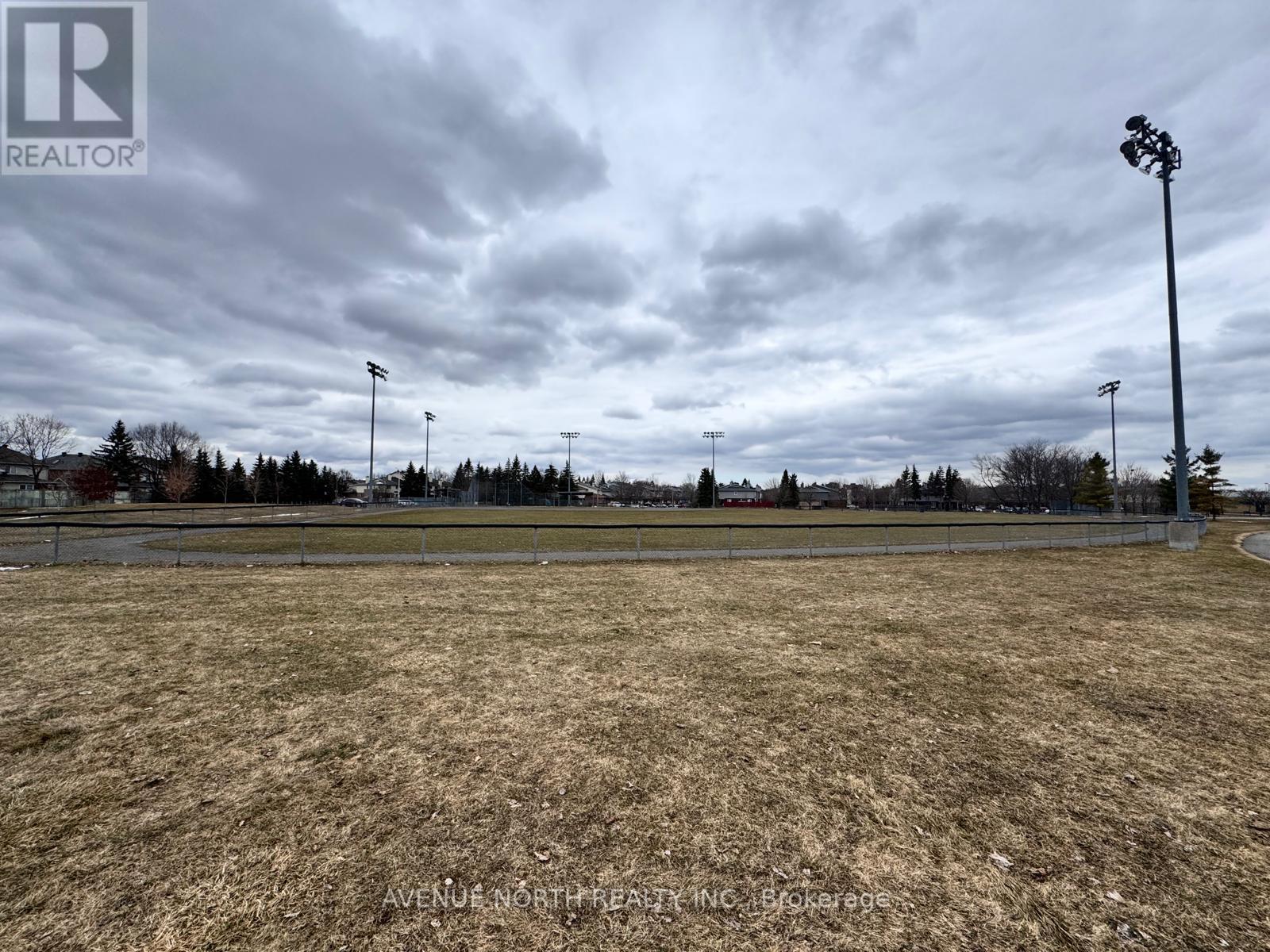 Photo 8 of 117 318 Lorry Greenberg Drive, Ottawa ON
