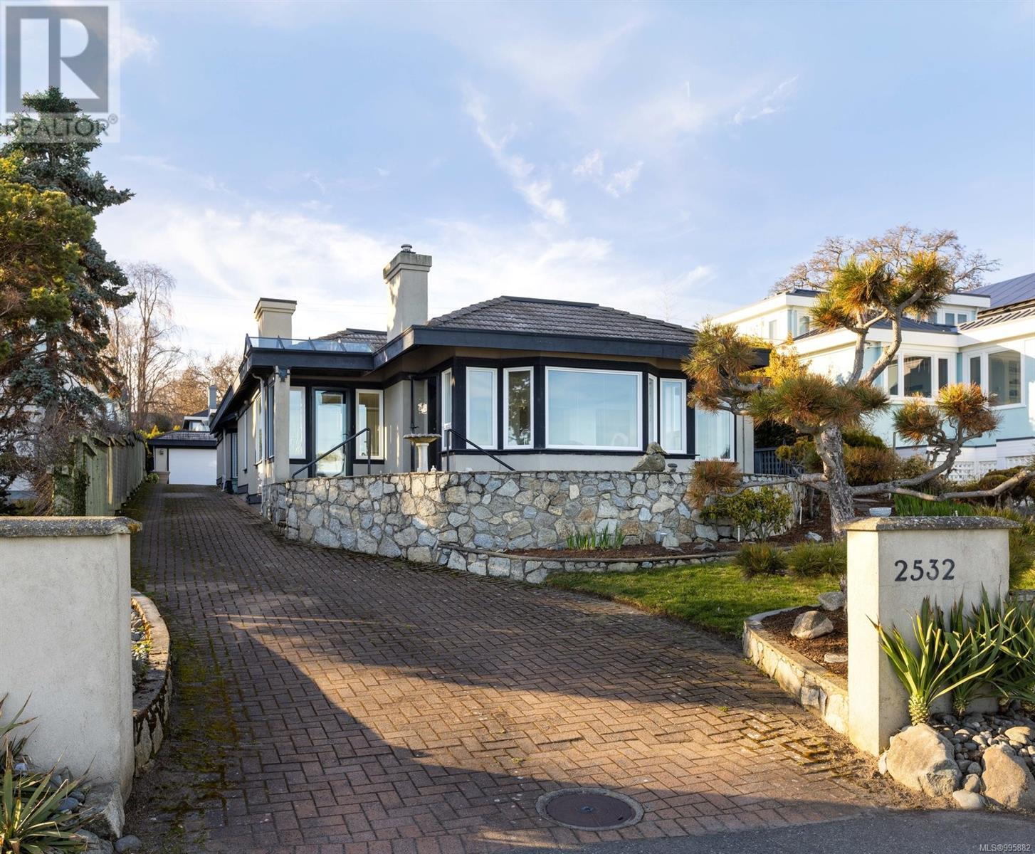 2532 Esplanade, Oak Bay