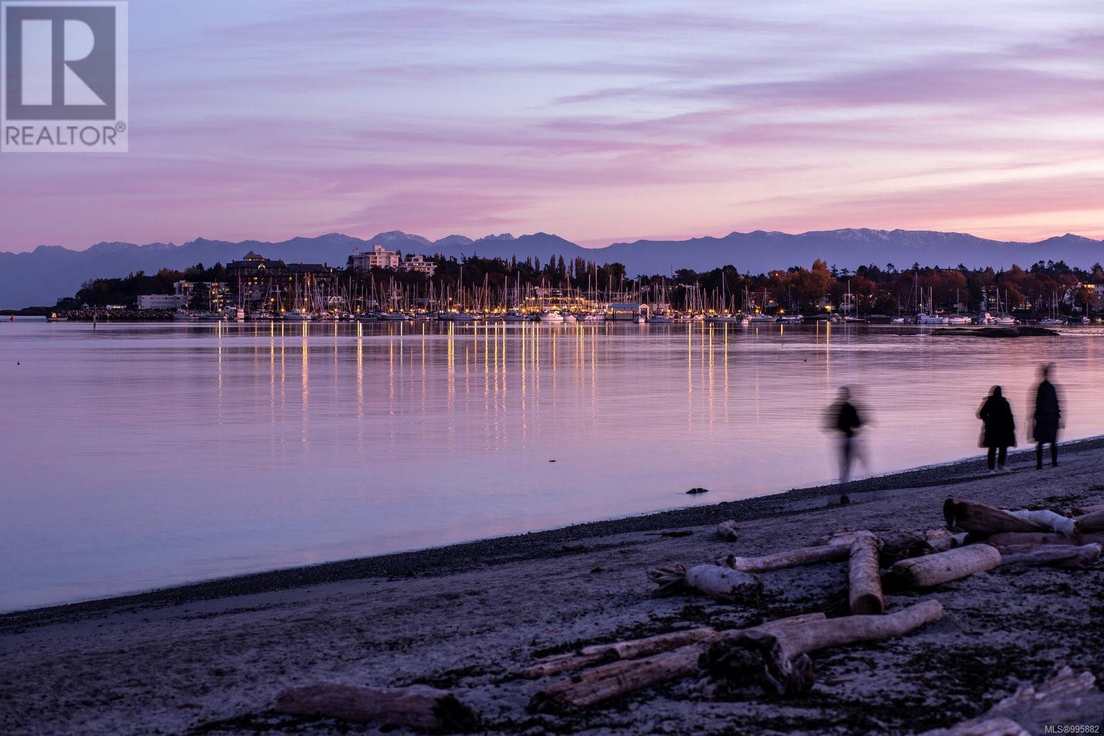Photo 30 of 2532 Esplanade, Oak Bay BC