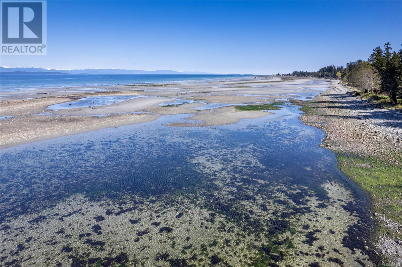 927 Bluffs Dr, Qualicum Beach
