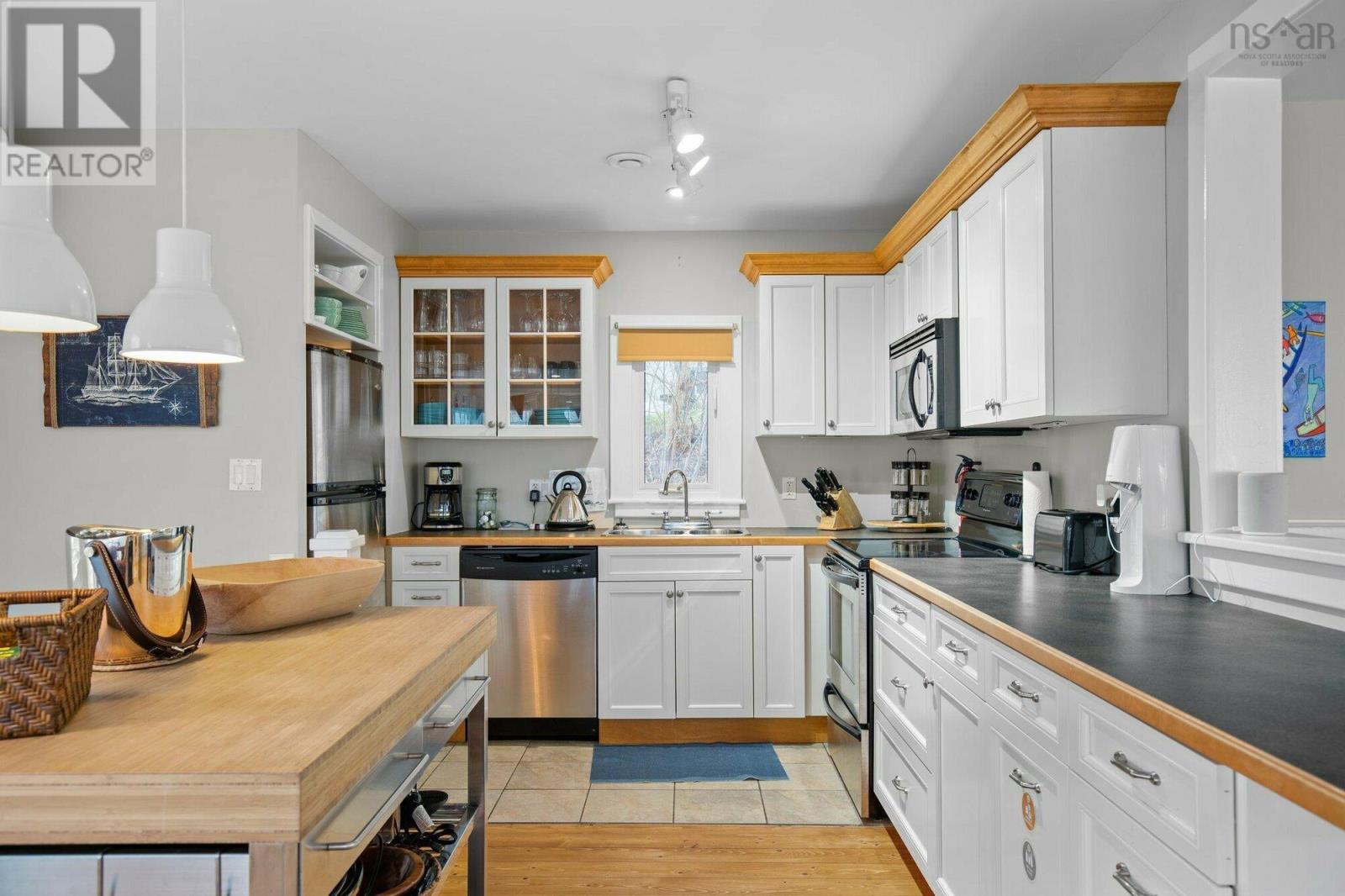 Photo 6 of 121 Duke Street, Chester NS