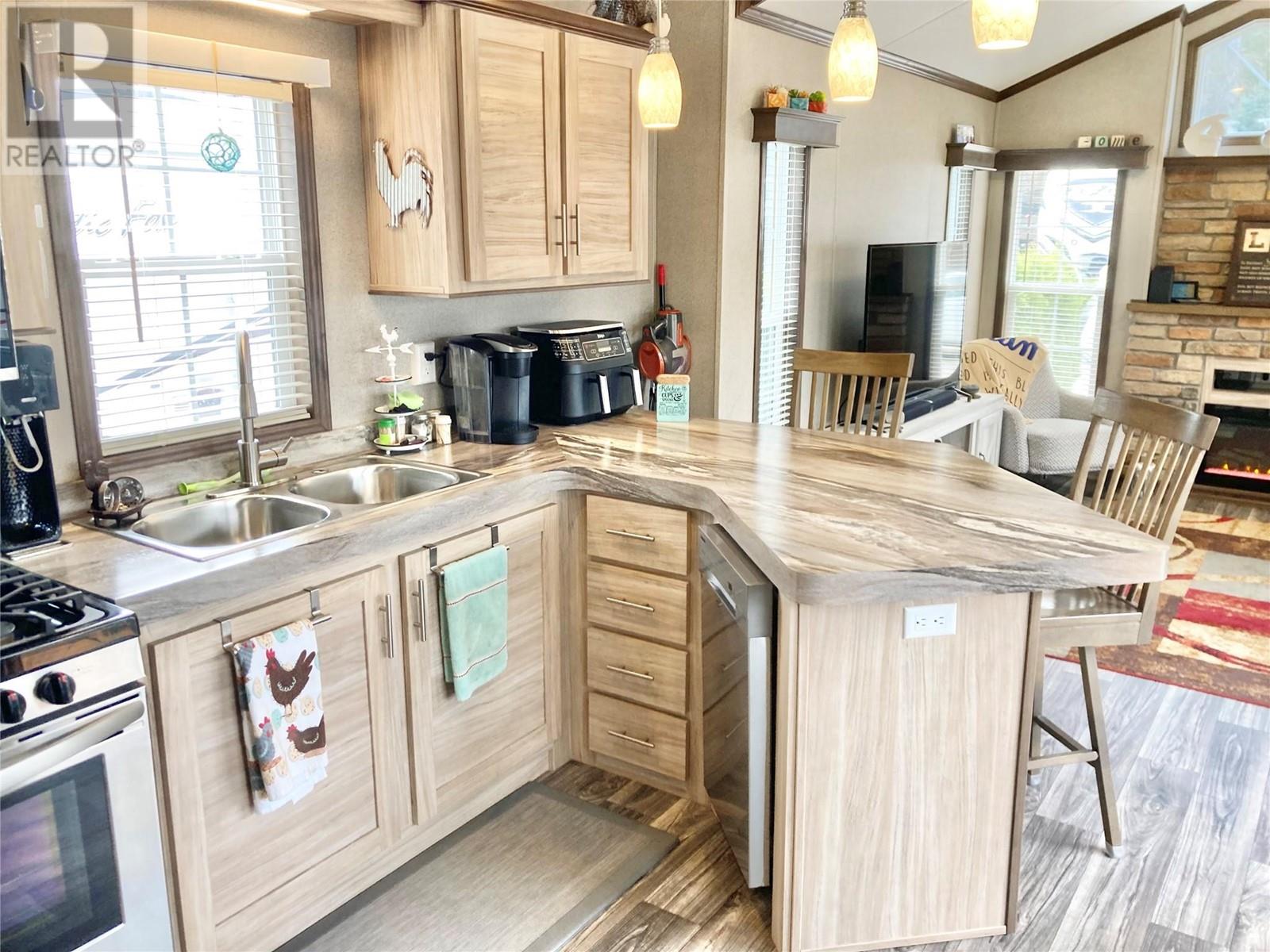 #50 321 COPPER AVENUE N - 10