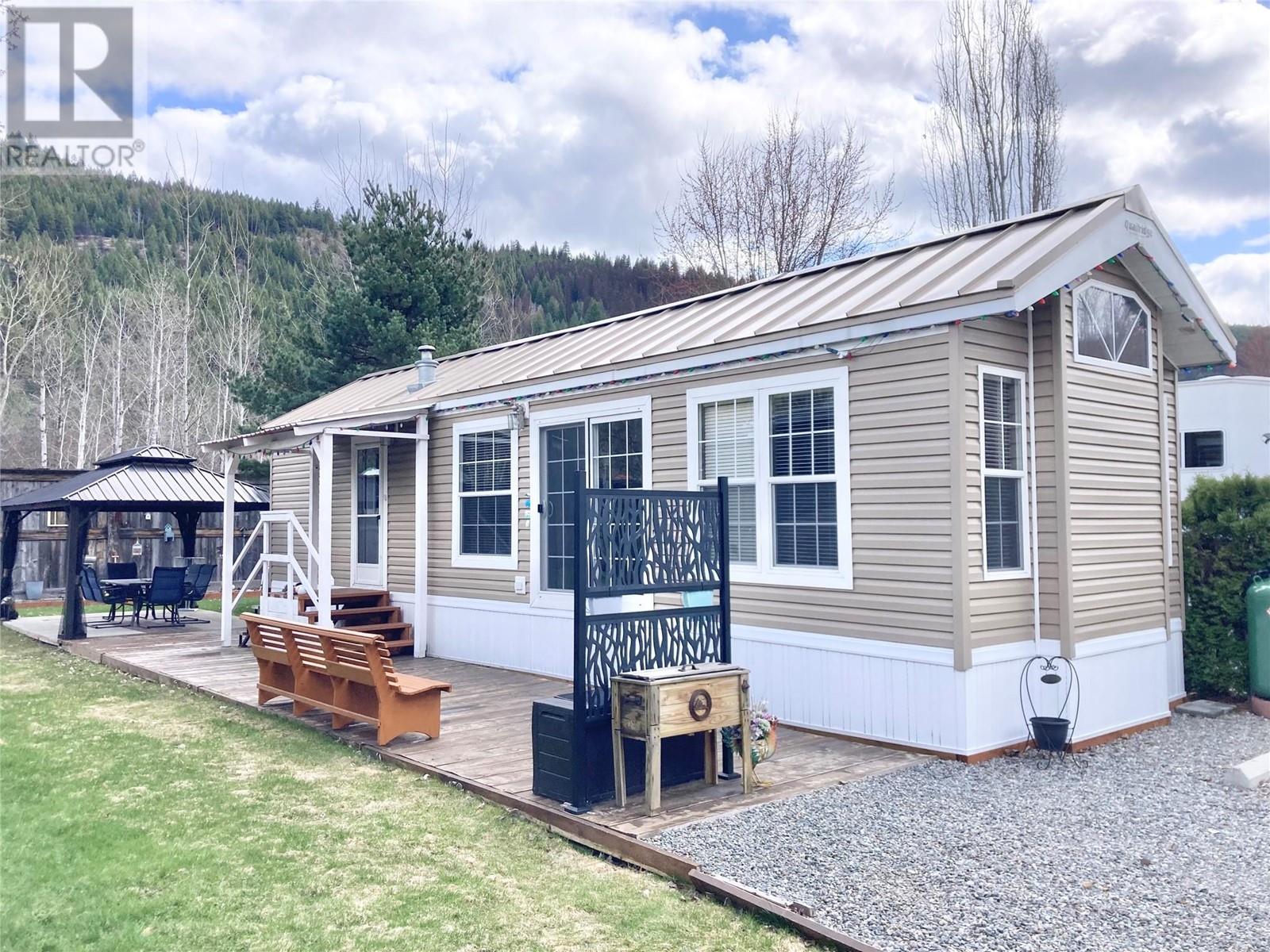 #50 321 COPPER AVENUE N - Image 2