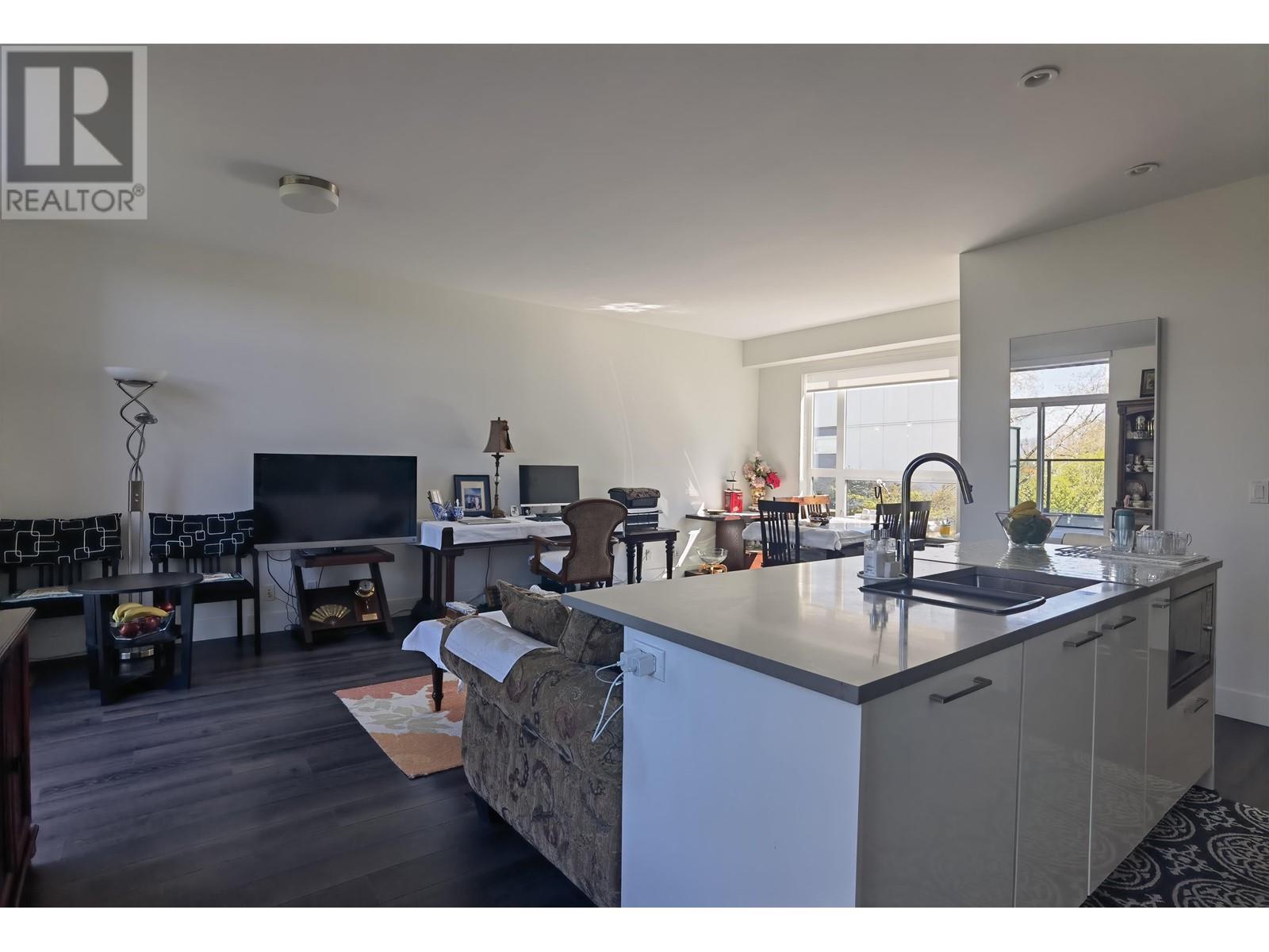 #15-10800 NO. 5 Road, Richmond