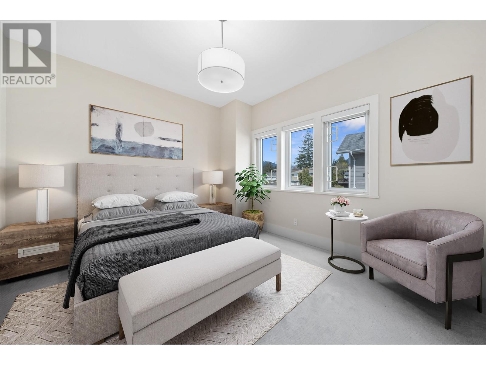 2 330 W 14TH STREET, North Vancouver