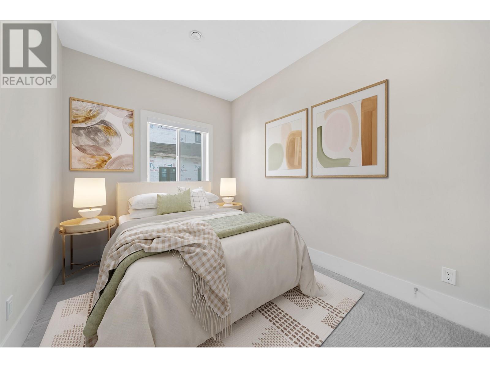 2 330 W 14TH STREET, North Vancouver