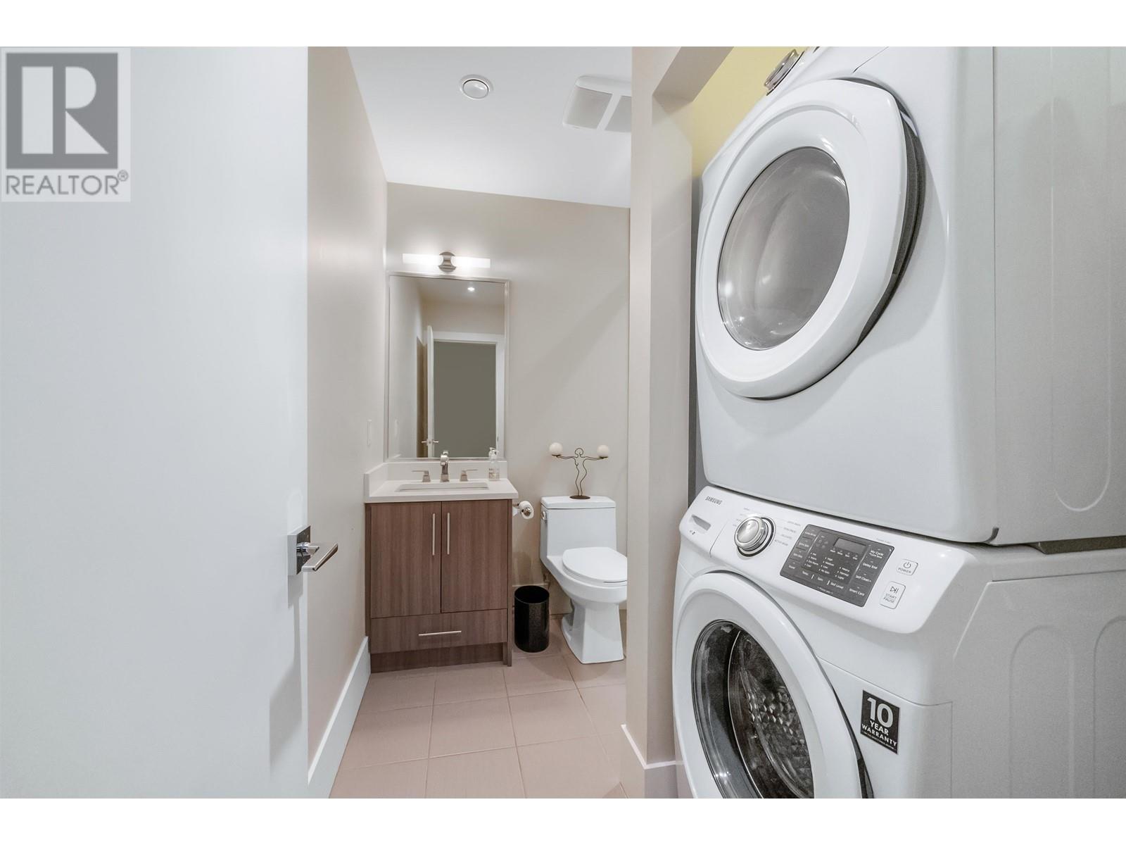 2 330 W 14TH STREET, North Vancouver