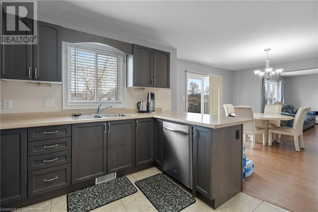 Photo 12 of 3960 Village Creek Drive, Fort Erie ON