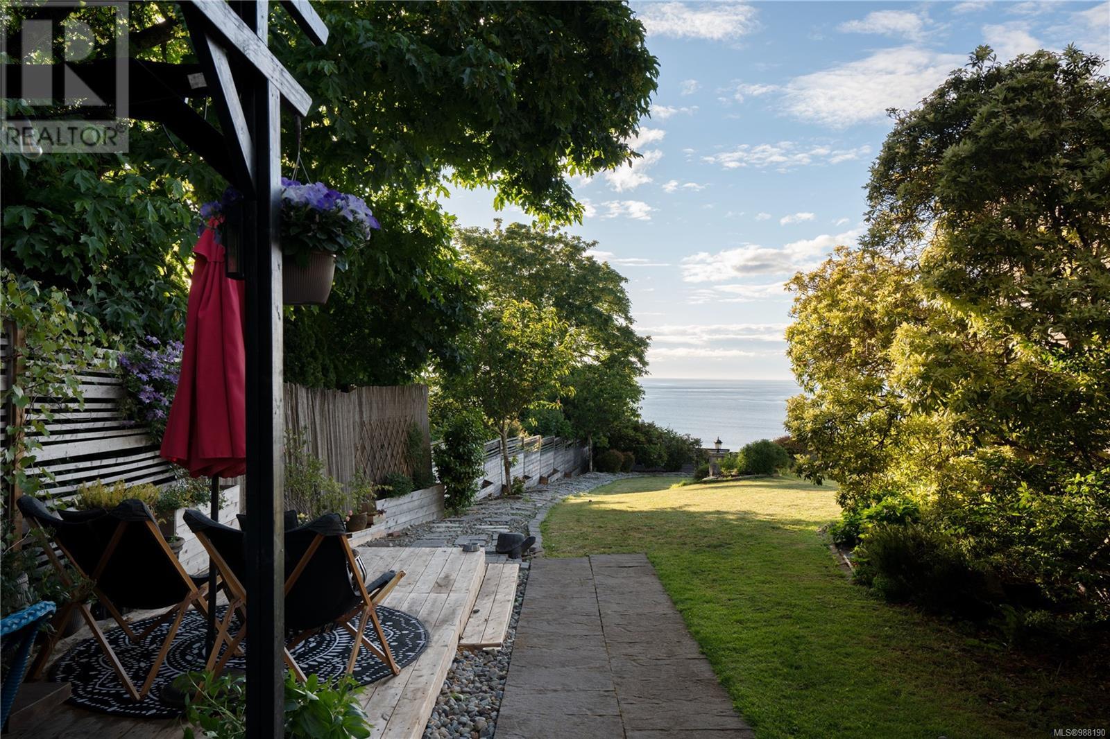  2220 Arbutus Road, Saanich
