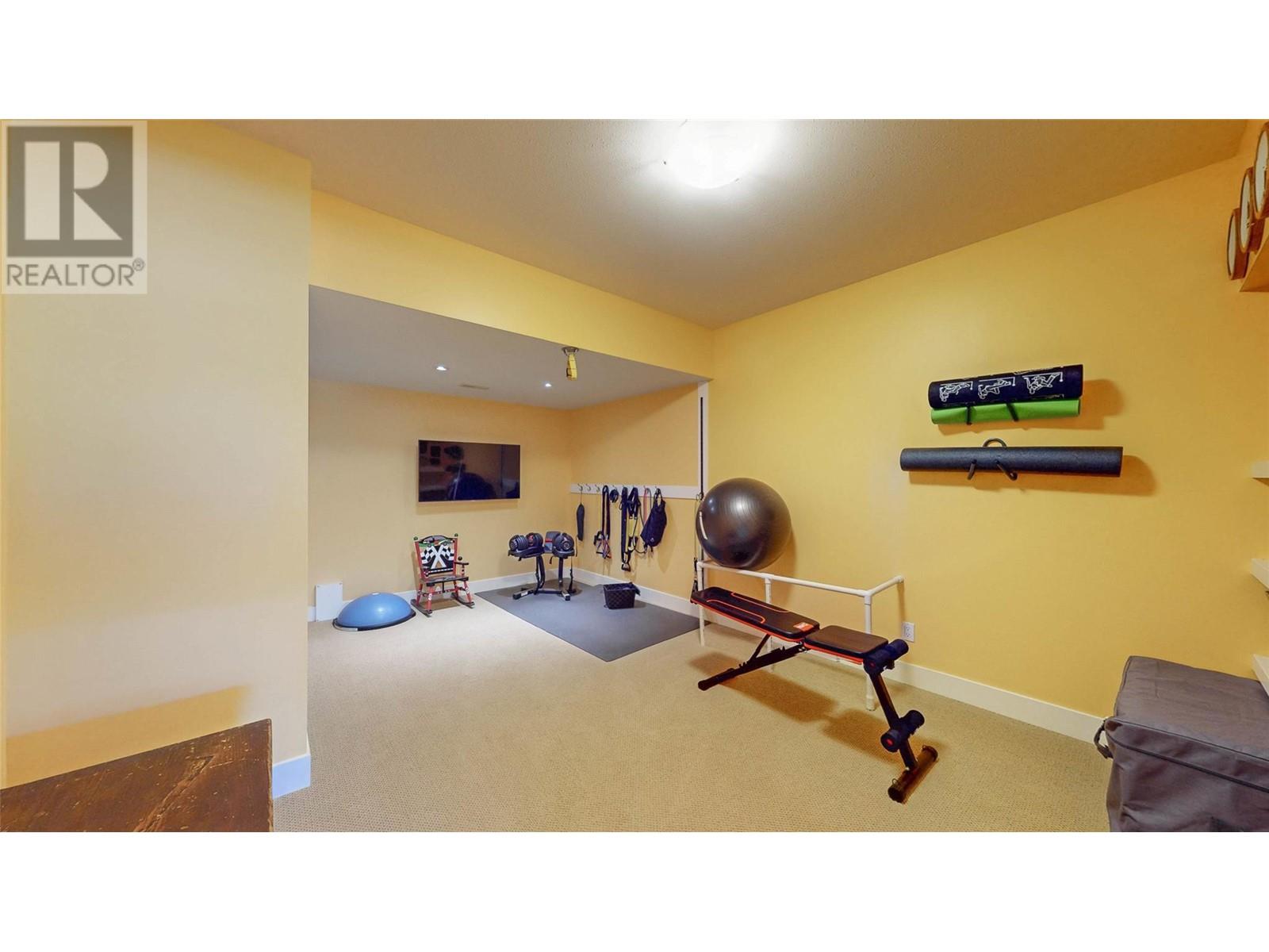 6833 MEADOWS Drive Unit# 7, Oliver