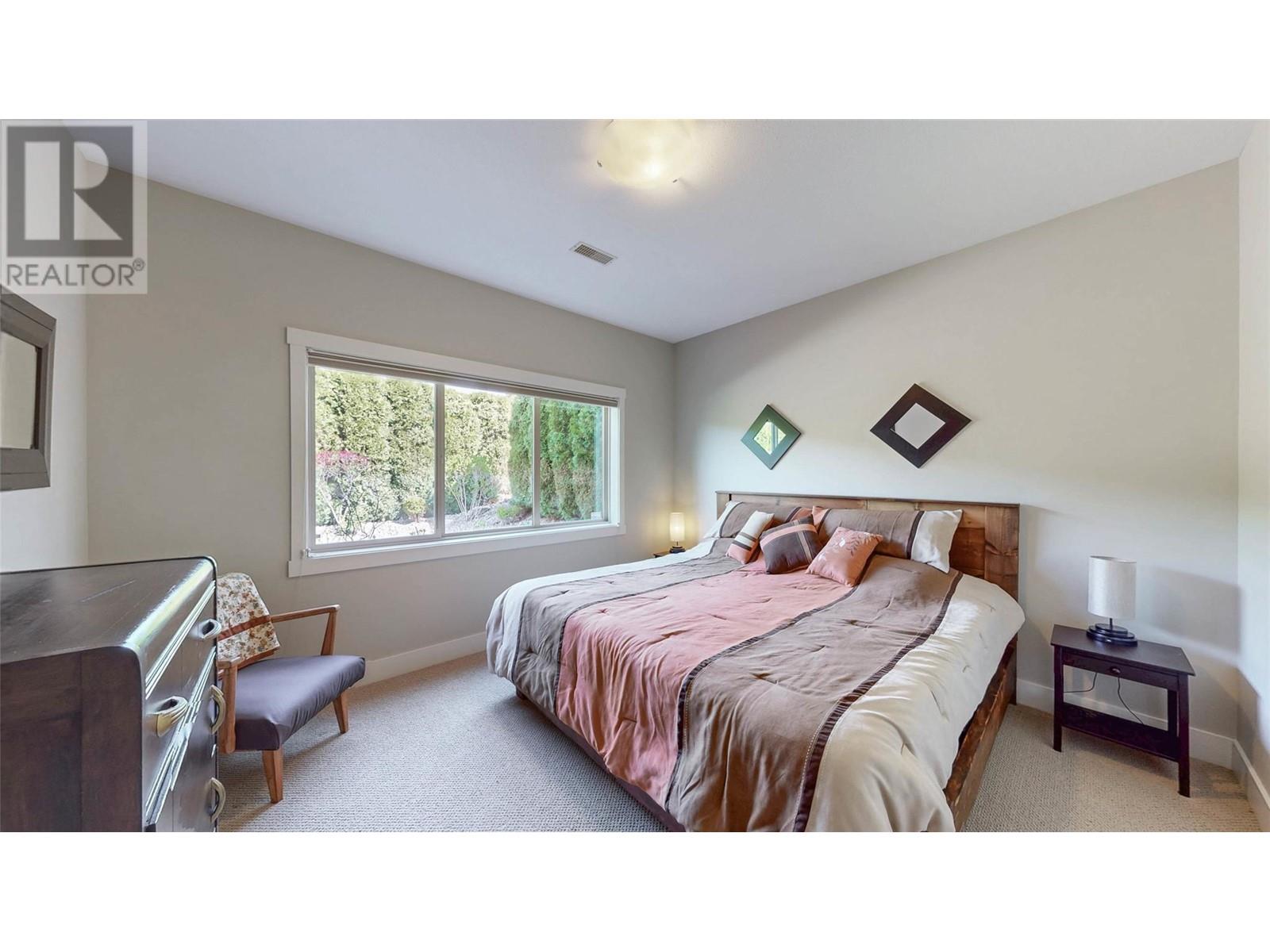 6833 MEADOWS Drive Unit# 7, Oliver