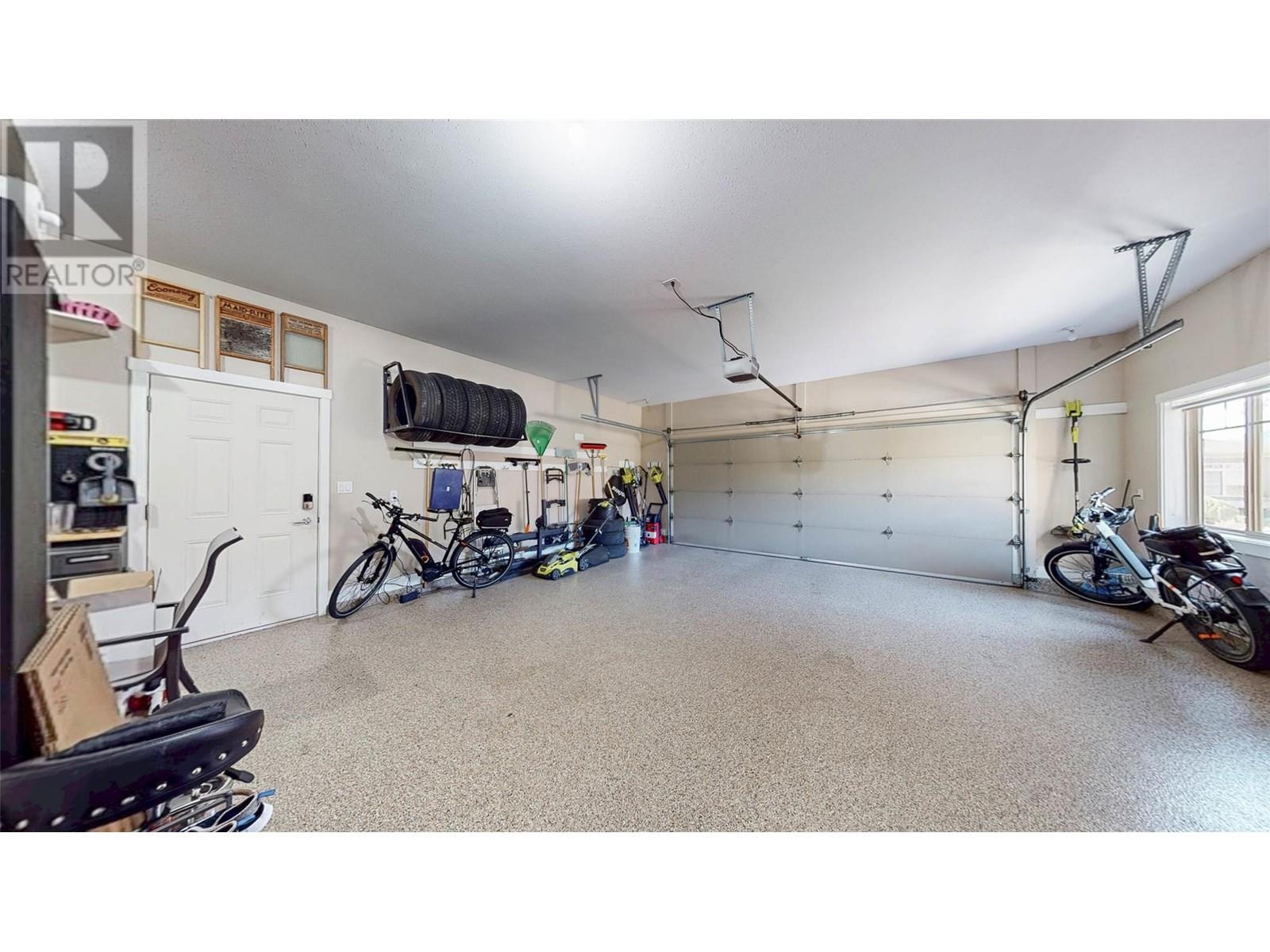 6833 MEADOWS Drive Unit# 7, Oliver