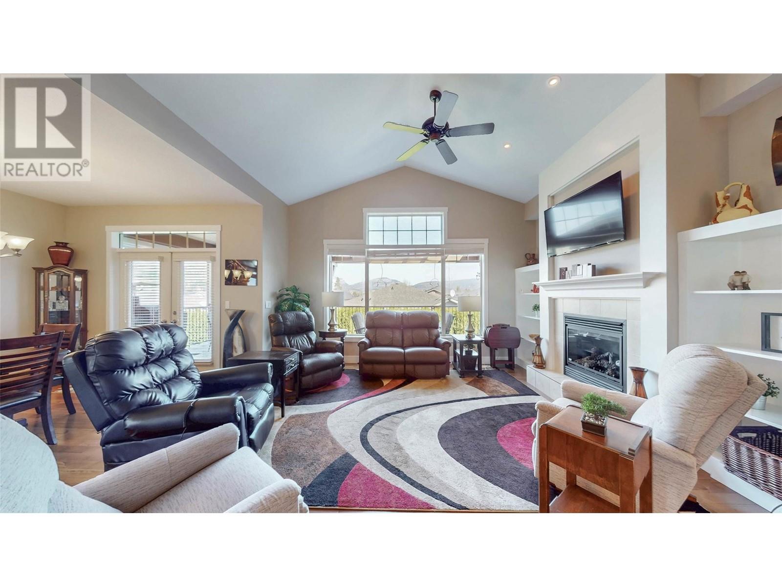 6833 MEADOWS Drive Unit# 7, Oliver