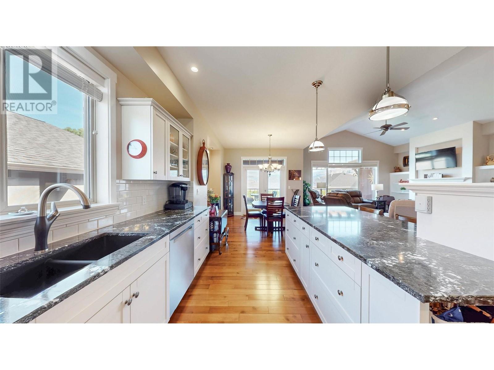 6833 MEADOWS Drive Unit# 7, Oliver