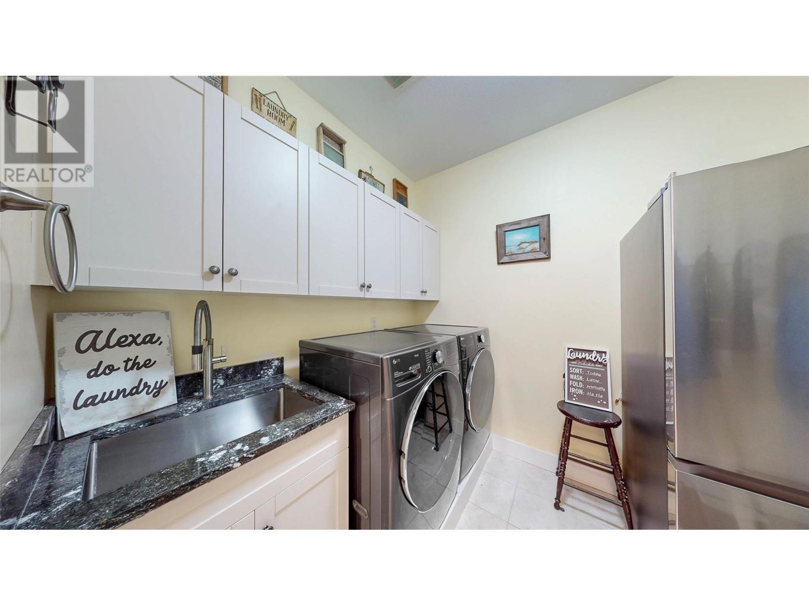 6833 MEADOWS Drive Unit# 7, Oliver