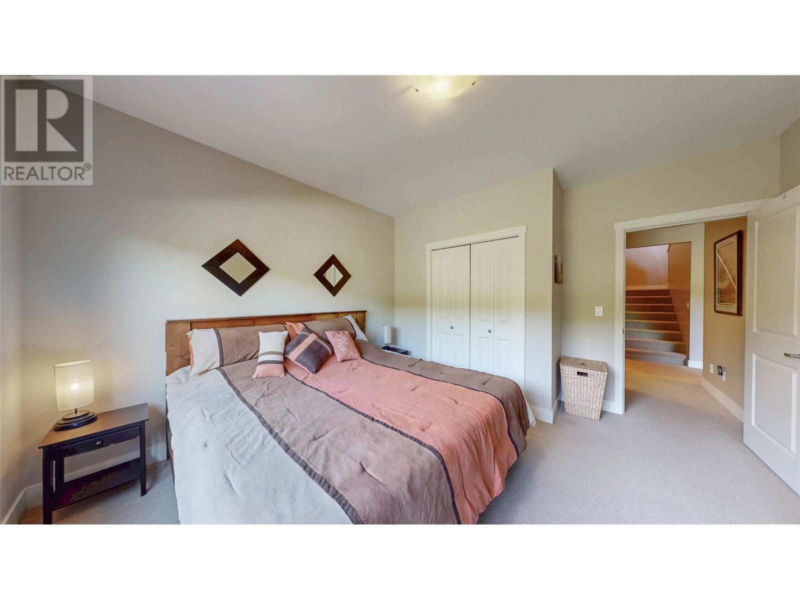 6833 MEADOWS Drive Unit# 7, Oliver