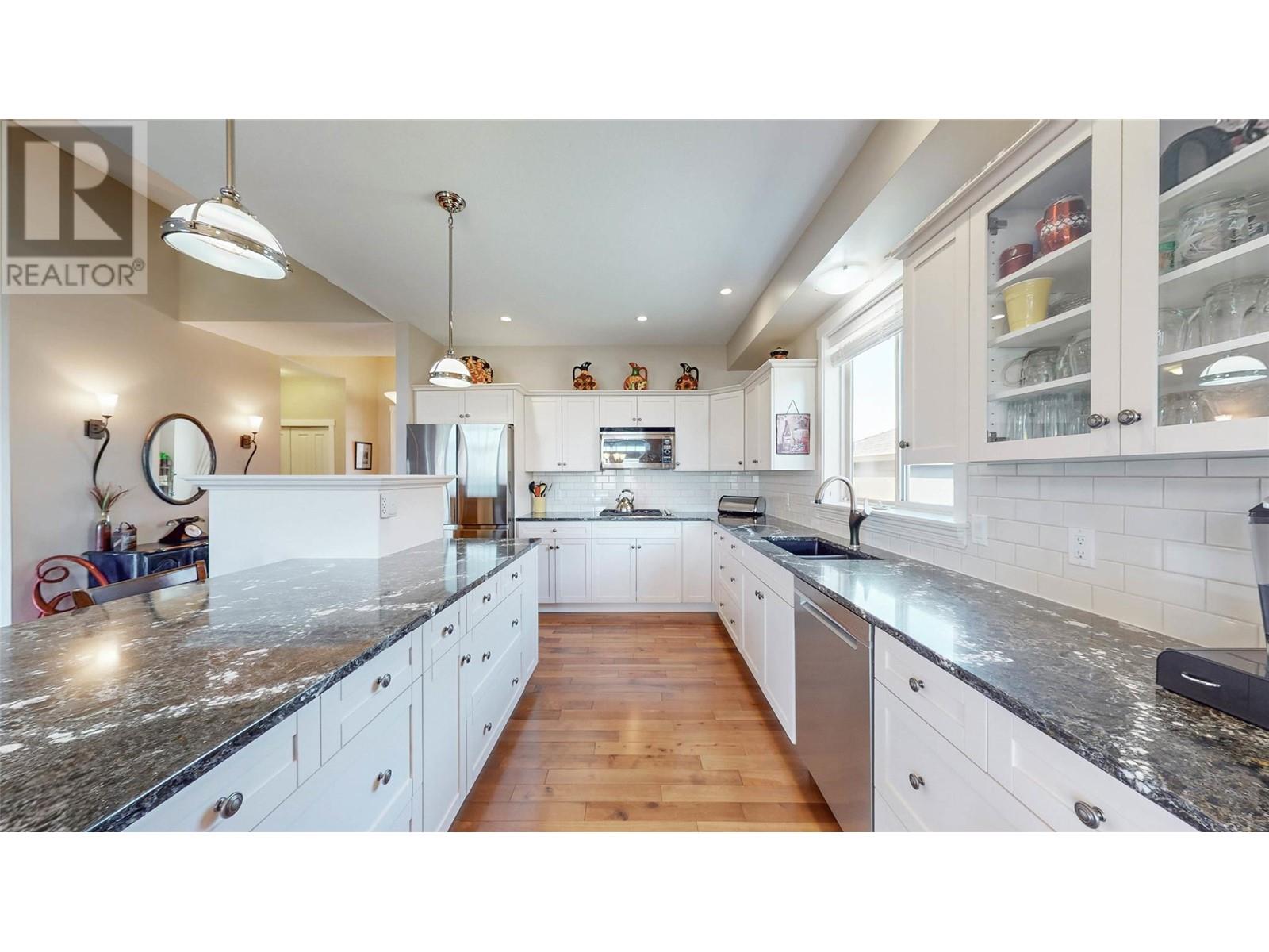 6833 MEADOWS Drive Unit# 7, Oliver