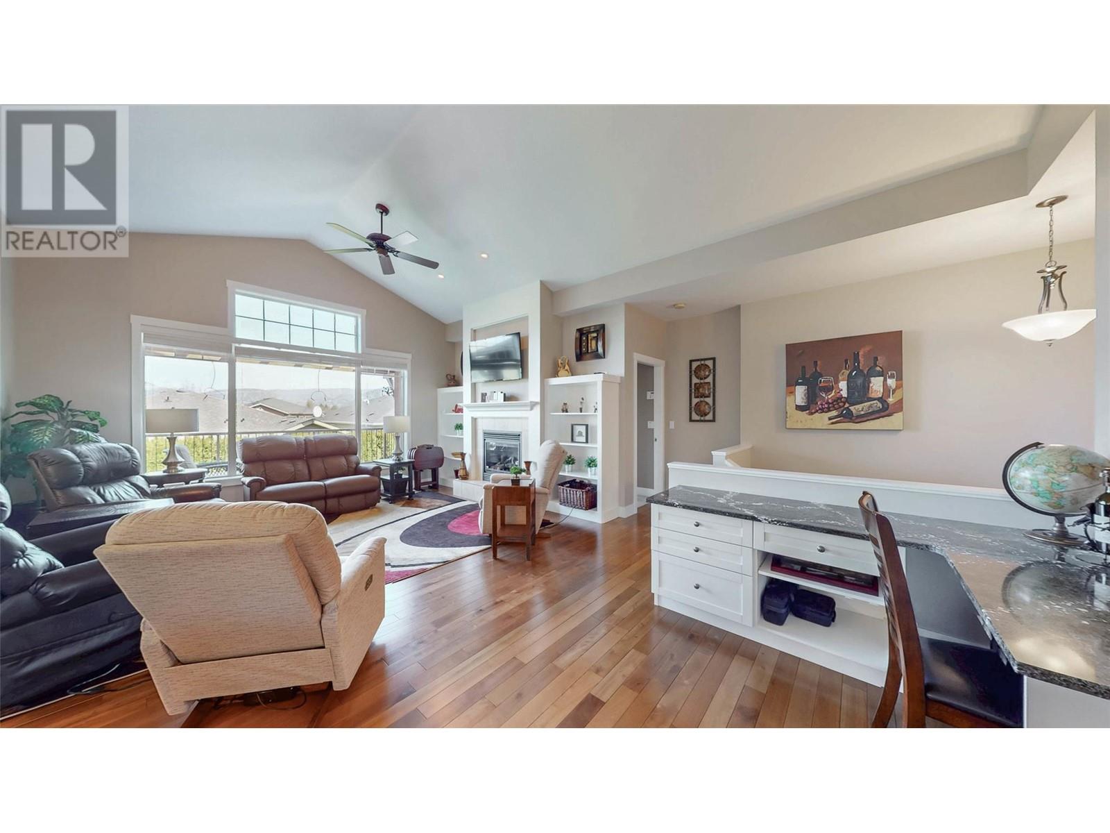 6833 MEADOWS Drive Unit# 7, Oliver