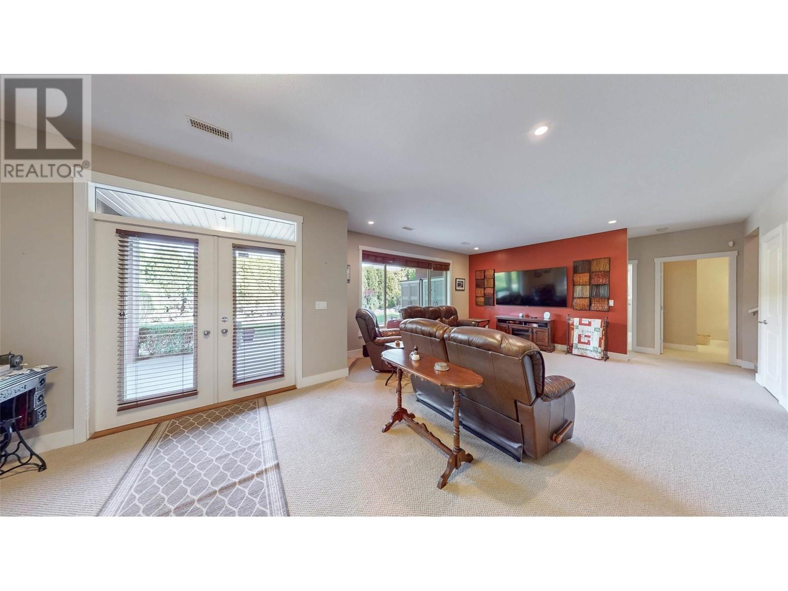 6833 MEADOWS Drive Unit# 7, Oliver