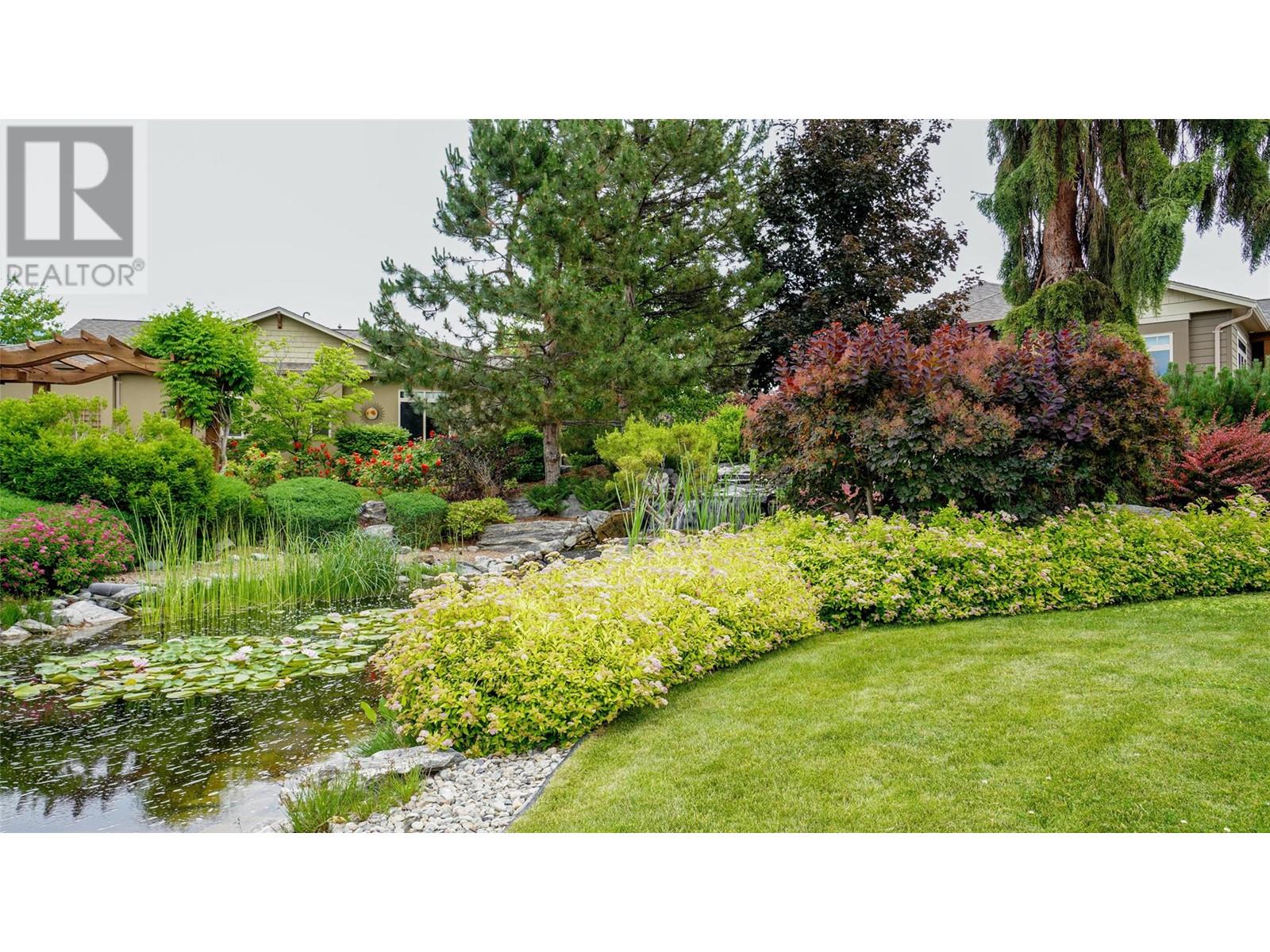 6833 MEADOWS Drive Unit# 7, Oliver