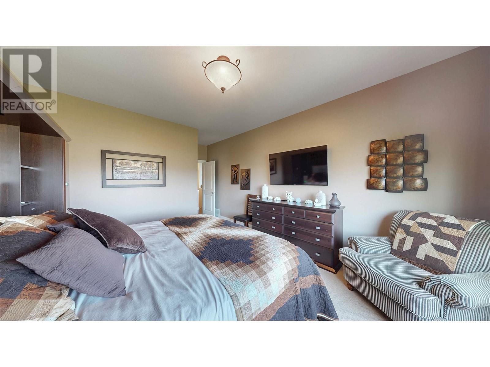 6833 MEADOWS Drive Unit# 7, Oliver