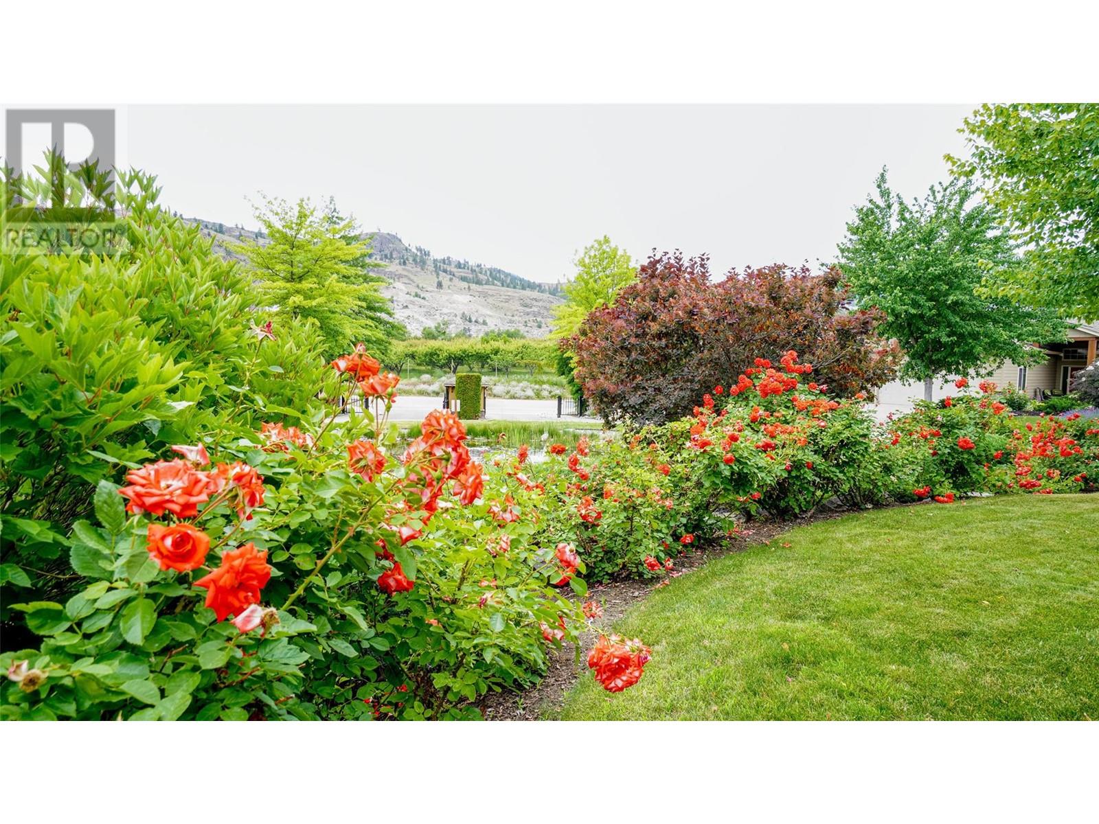 6833 MEADOWS Drive Unit# 7, Oliver