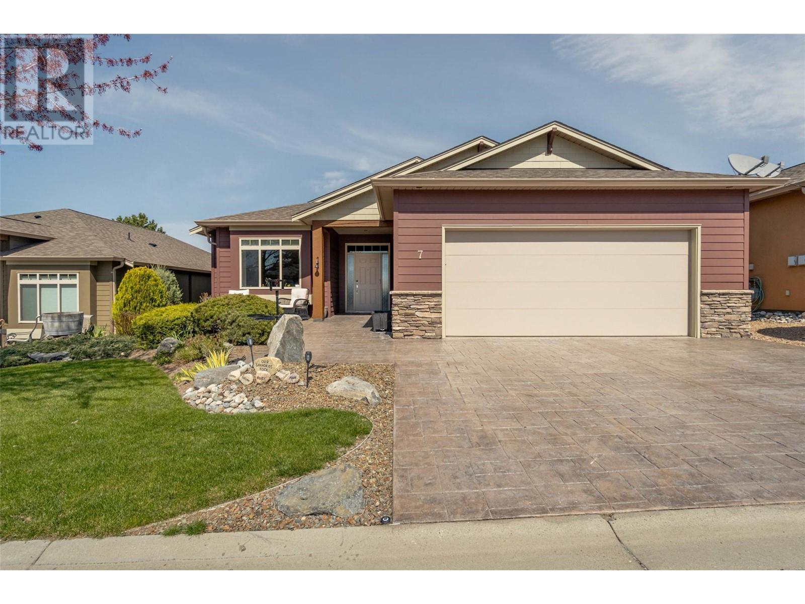 6833 MEADOWS Drive Unit# 7, Oliver