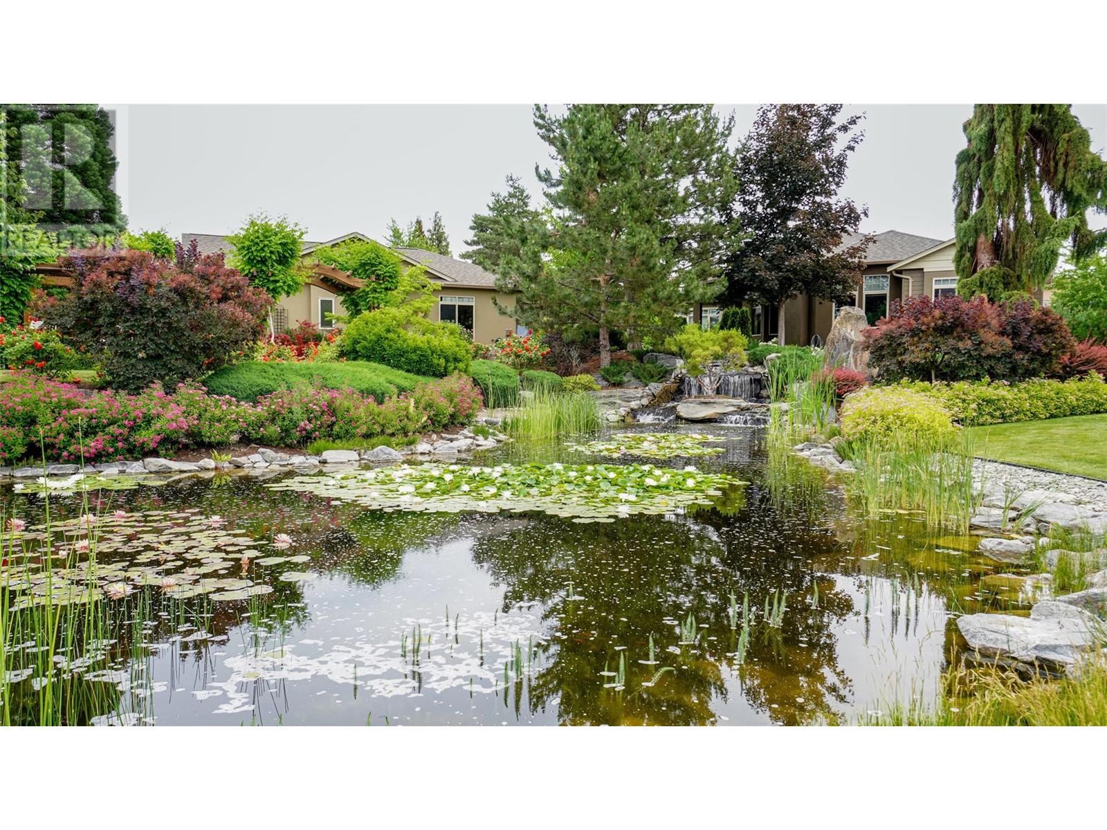 6833 MEADOWS Drive Unit# 7, Oliver