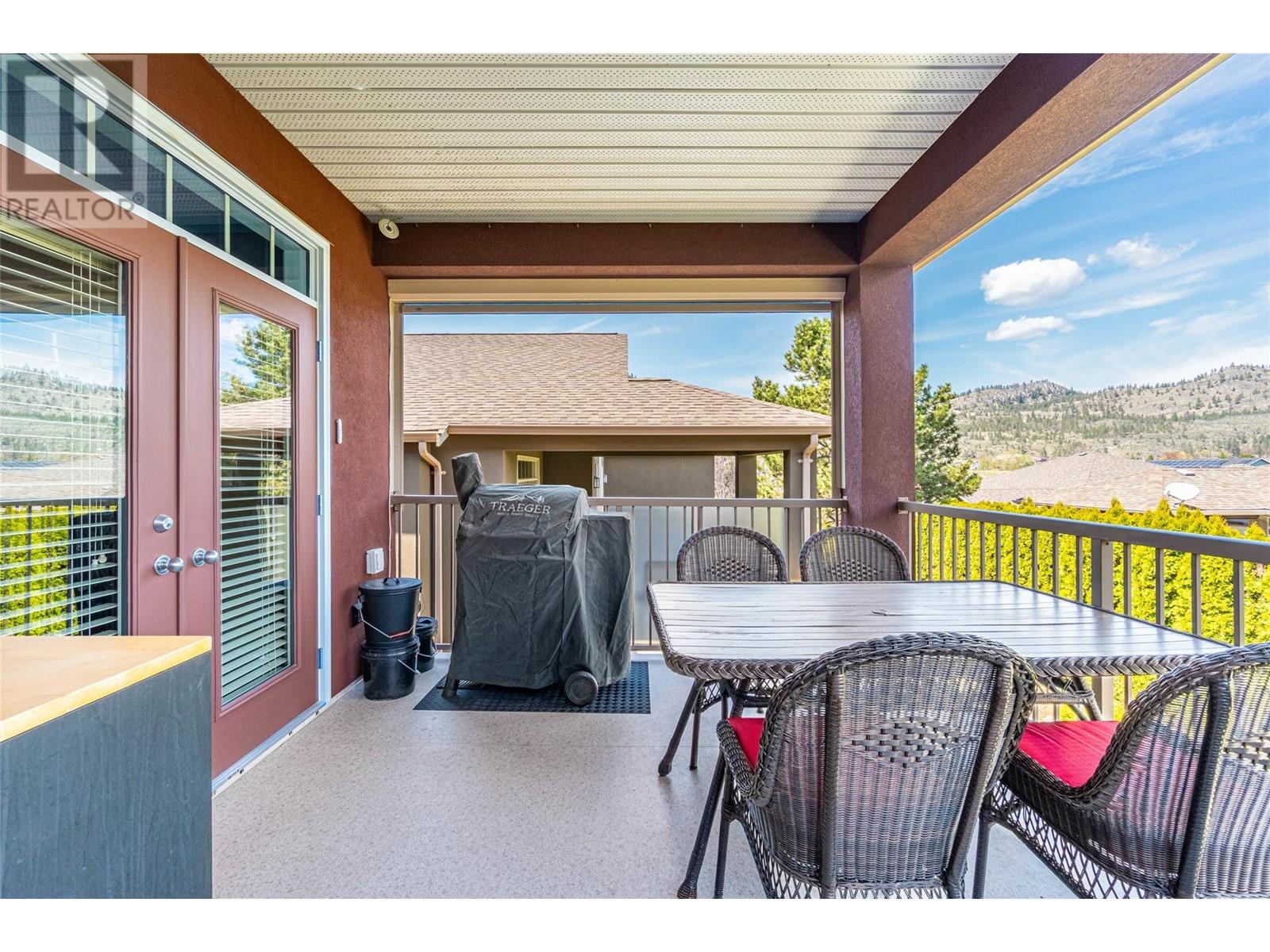 6833 MEADOWS Drive Unit# 7, Oliver