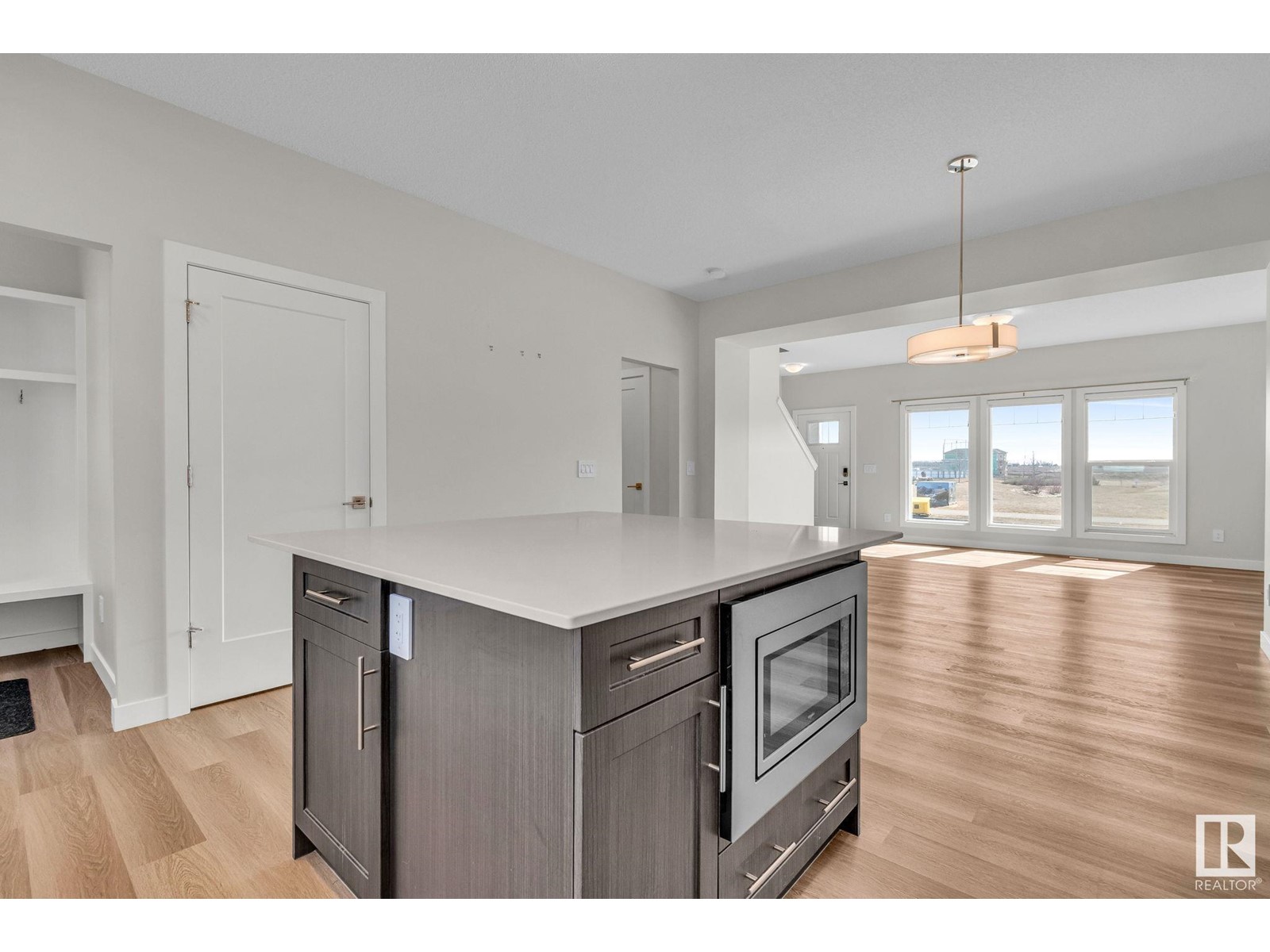 654 BLACK STONE BV, Leduc