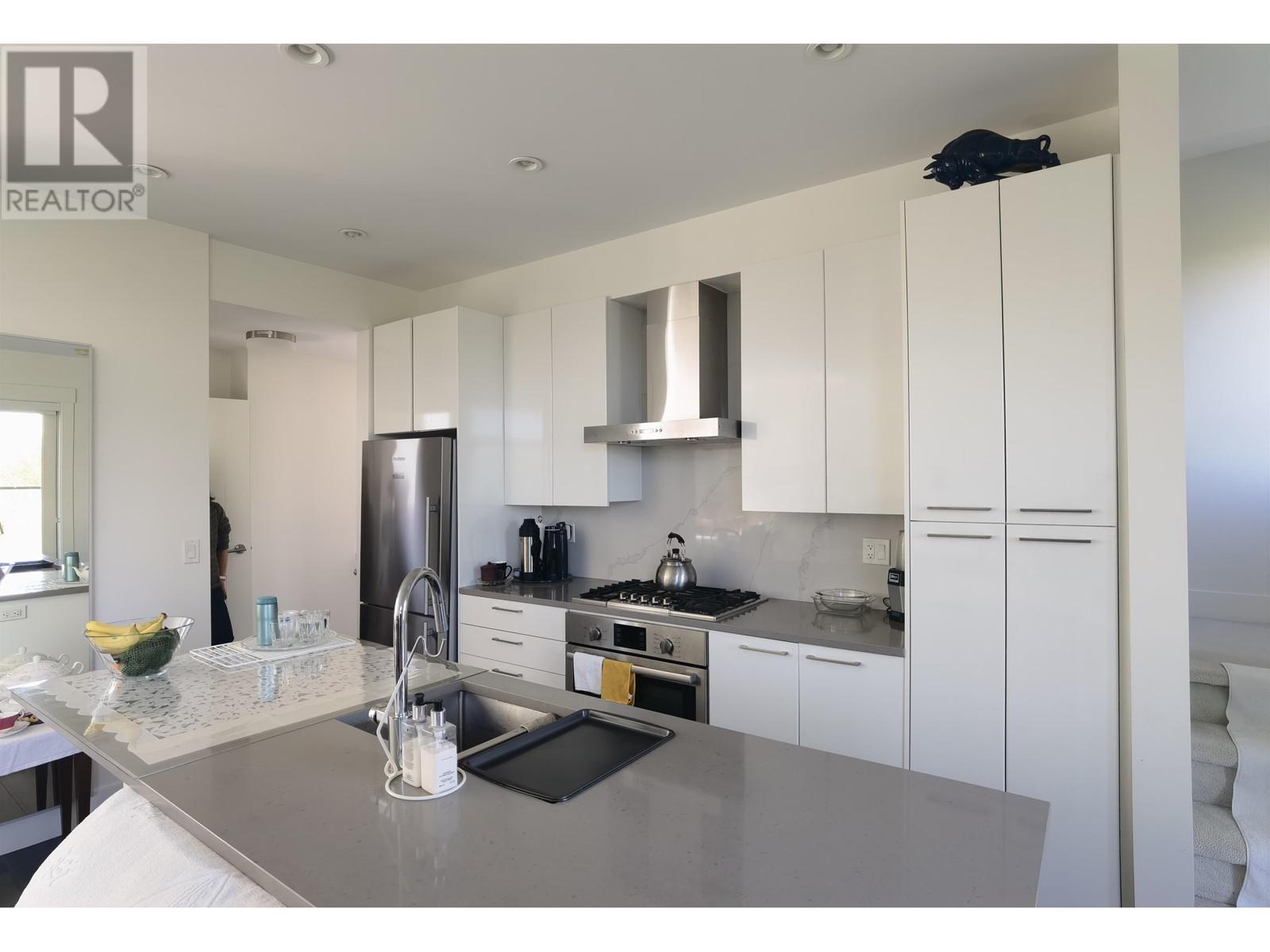 #15-10800 NO. 5 Road, Richmond