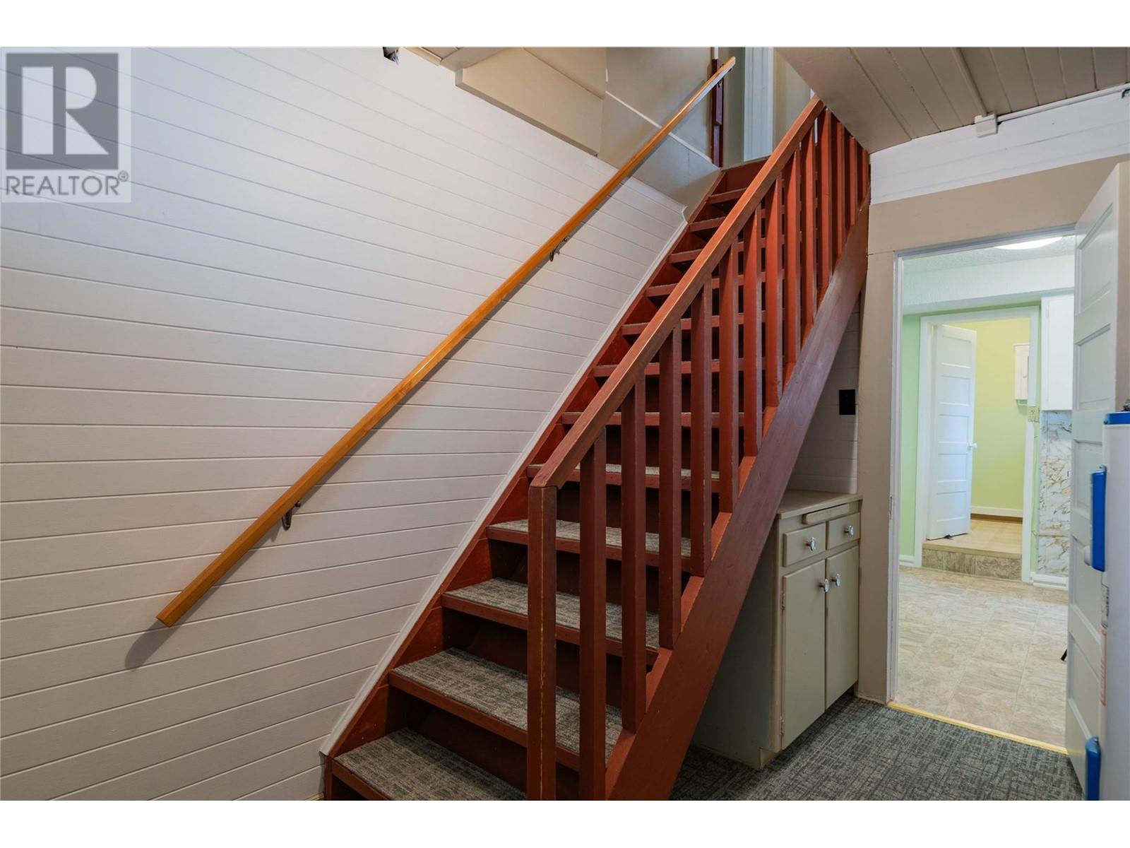 916 Nelson Avenue, Trail