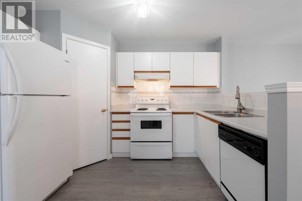 Single Family House Bi-level for Sale in  Laguna Way NE Monterey Park Calgary 