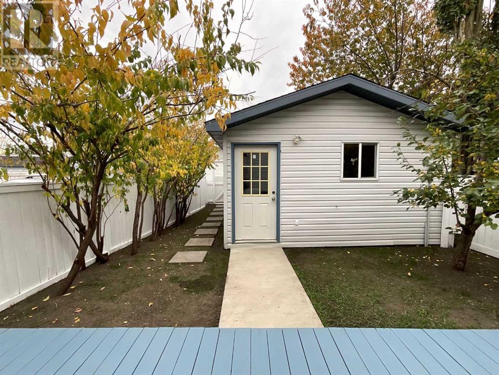 Single Family House Bi-level for Sale in  Laguna Way NE Monterey Park Calgary 