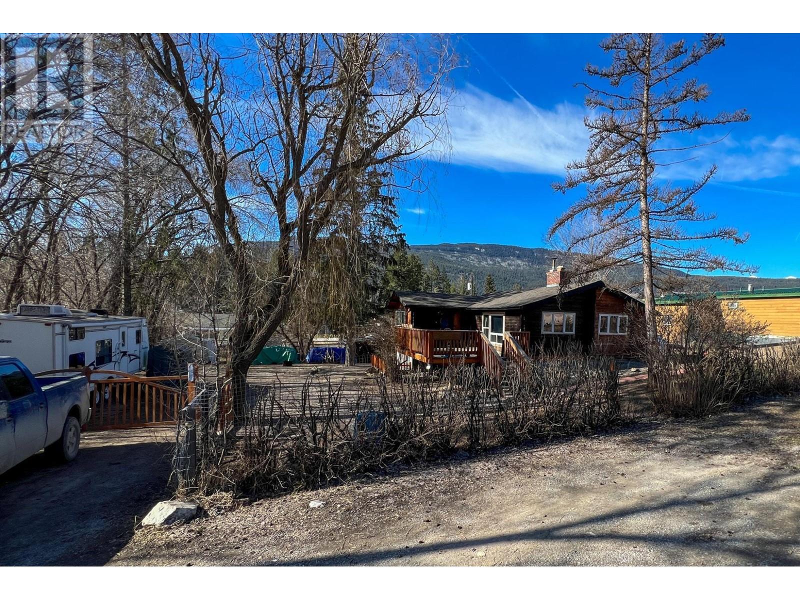 Photo 12 of 4848 Hammond Avenue, Edgewater BC