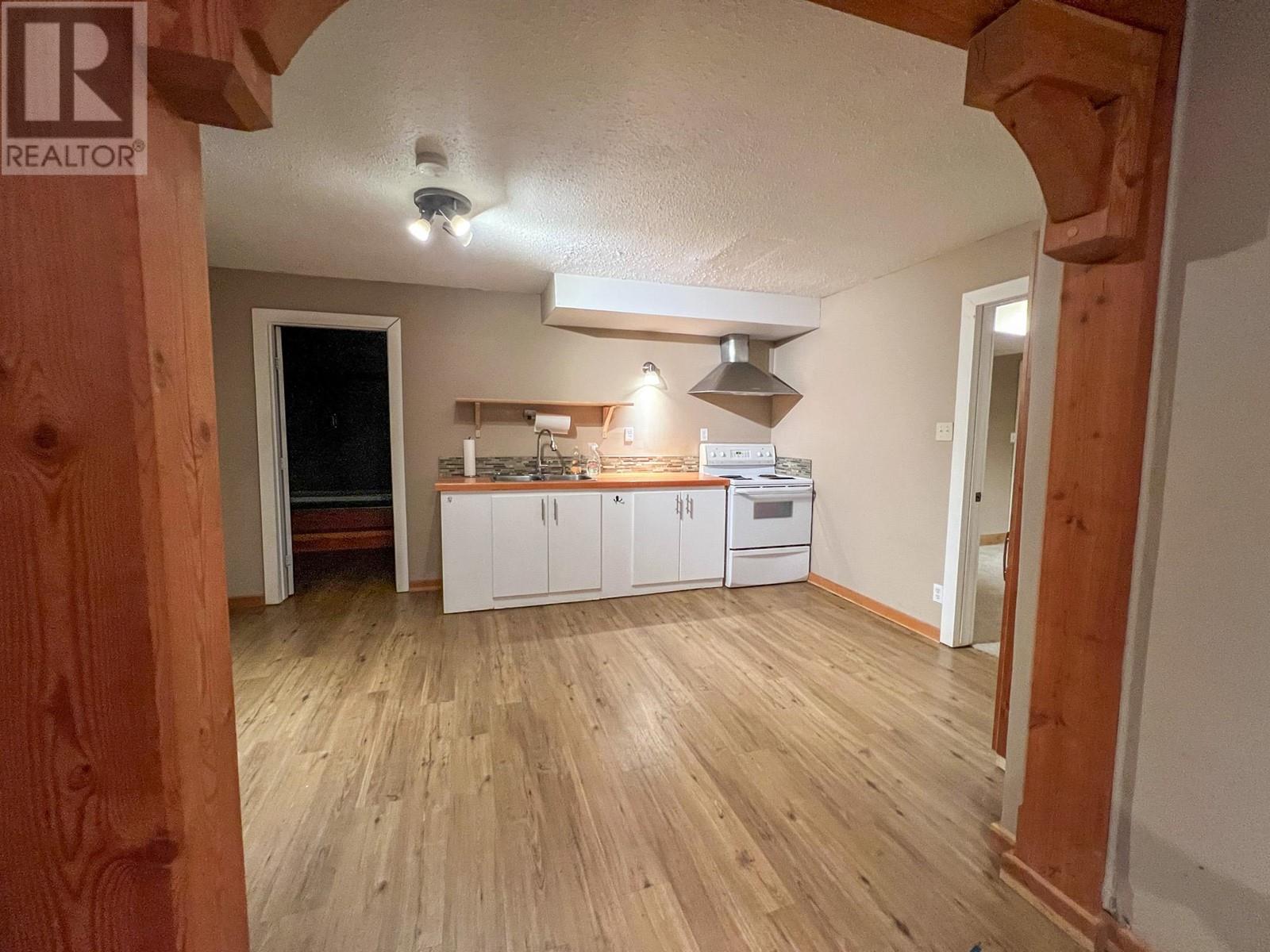 Photo 13 of 4848 Hammond Avenue, Edgewater BC