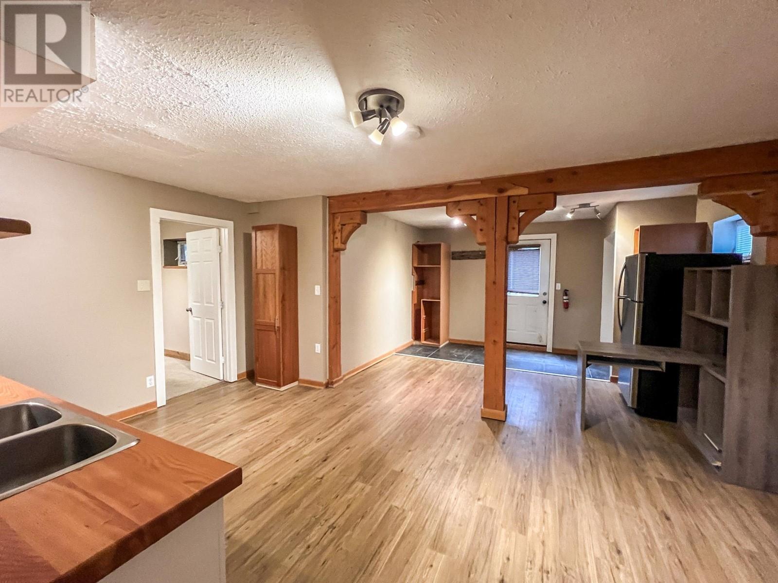 Photo 35 of 4848 Hammond Avenue, Edgewater BC