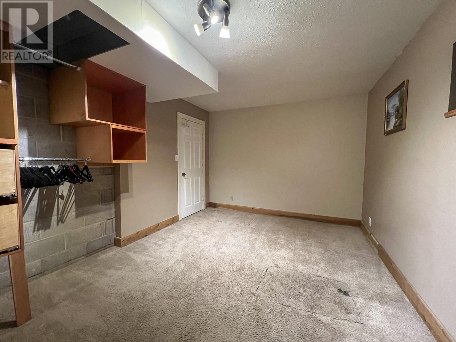 Photo 16 of 4848 Hammond Avenue, Edgewater BC