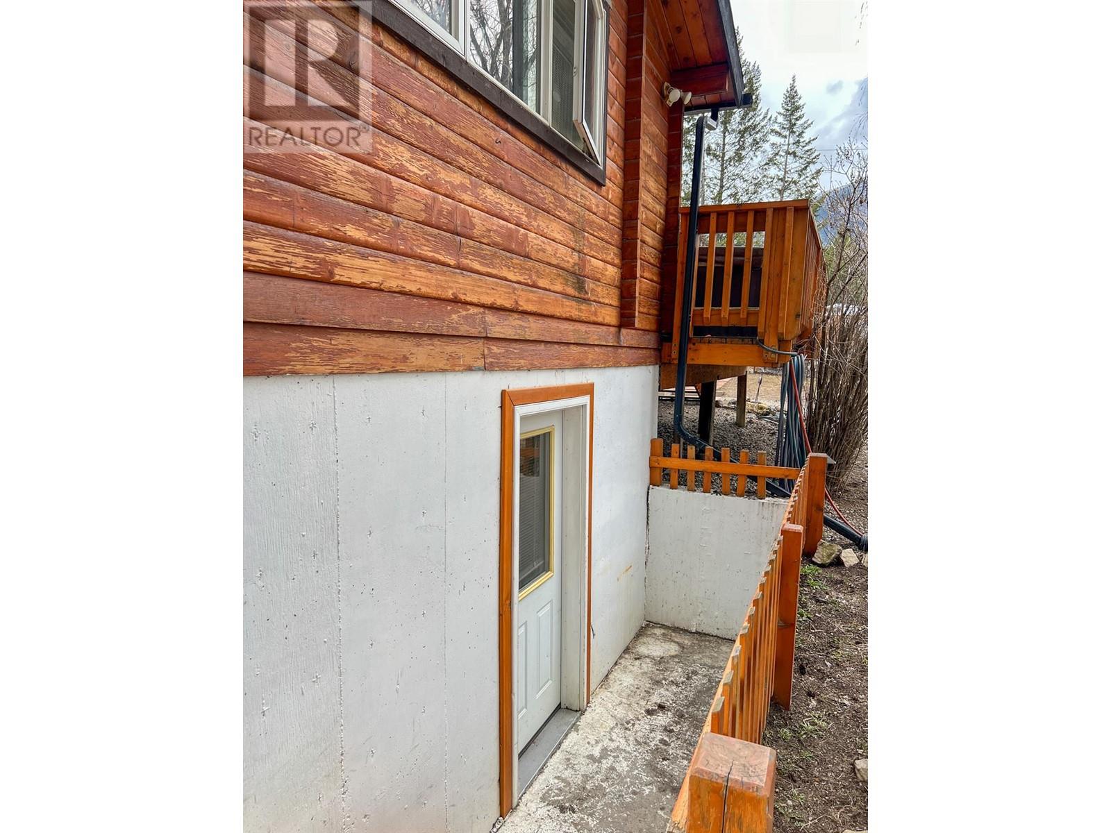 Photo 28 of 4848 Hammond Avenue, Edgewater BC