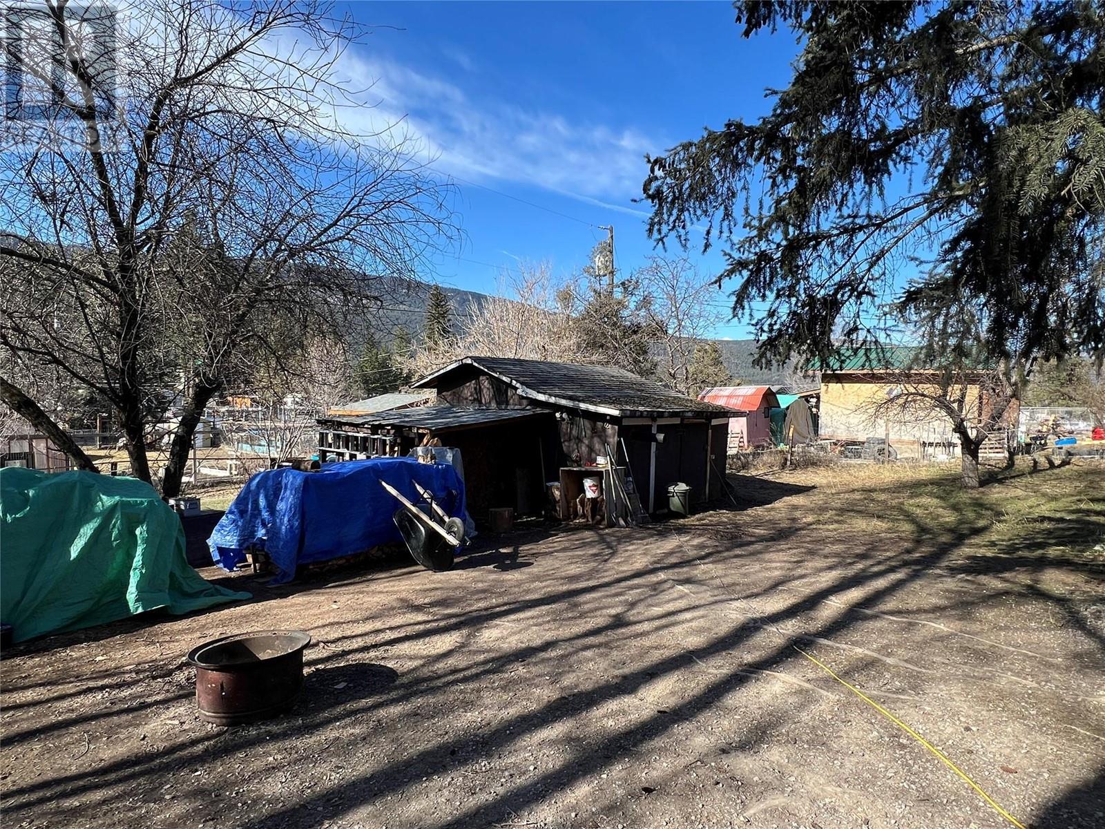 Photo 25 of 4848 Hammond Avenue, Edgewater BC