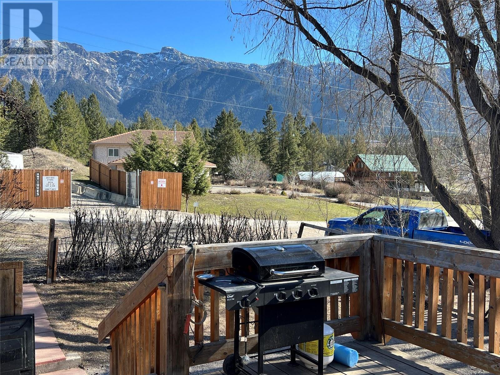 Photo 30 of 4848 Hammond Avenue, Edgewater BC