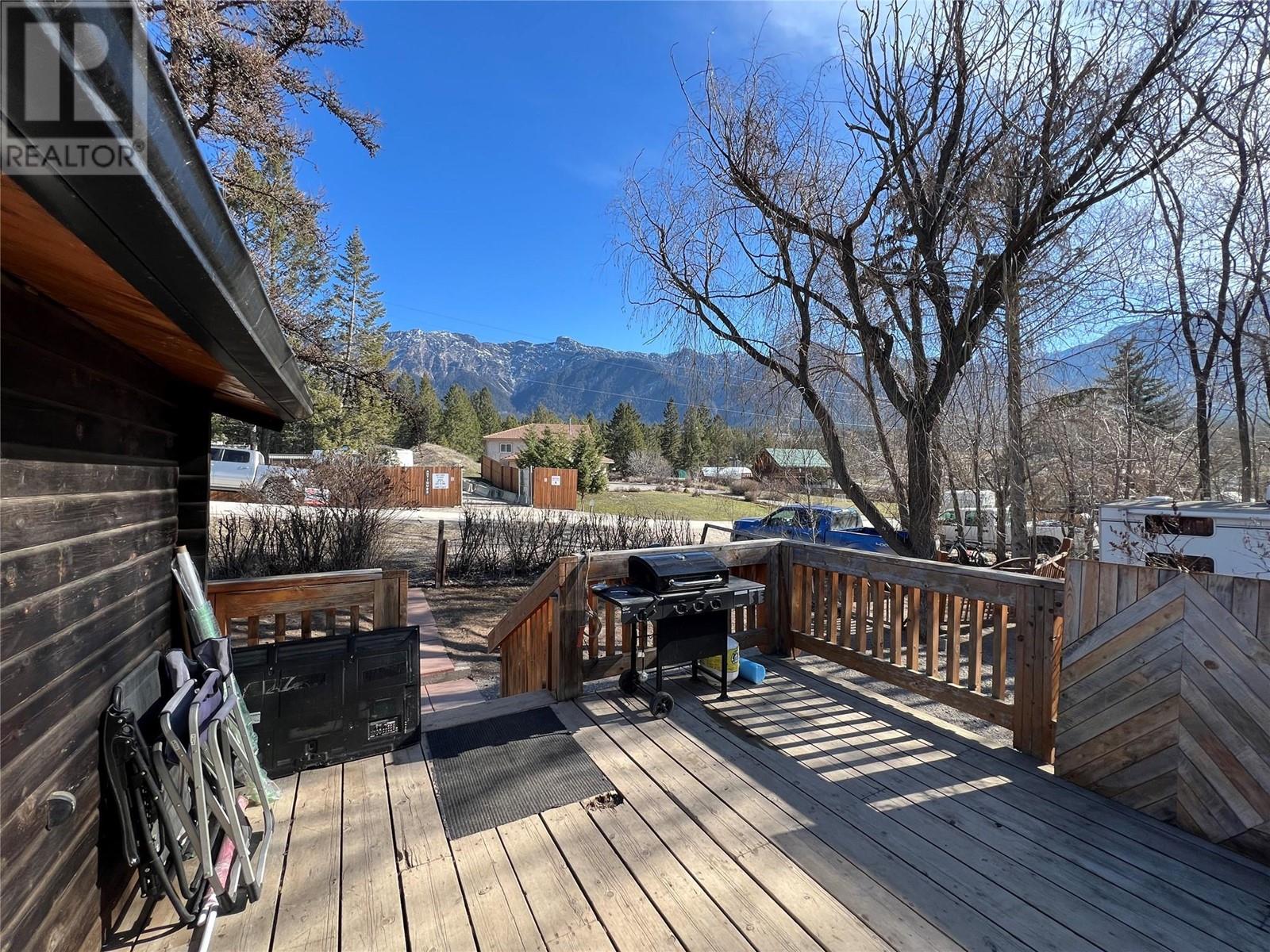 Photo 17 of 4848 Hammond Avenue, Edgewater BC