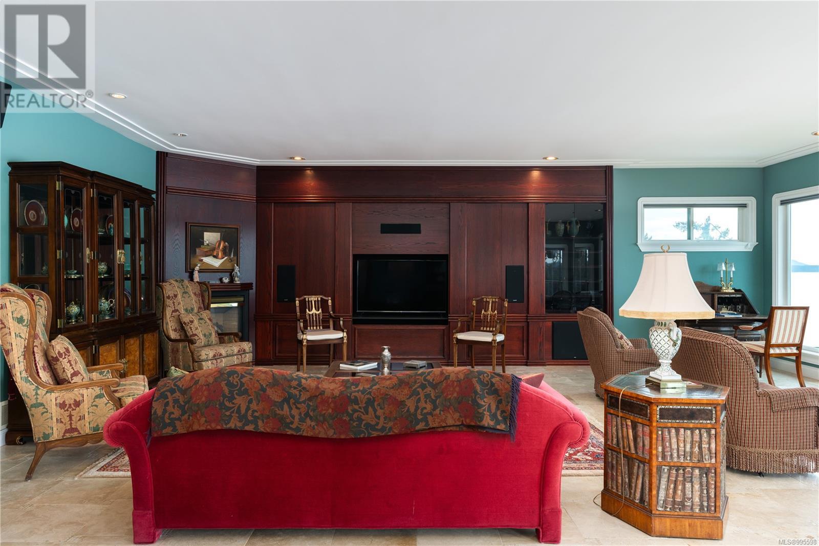  7318 Mark Lane, Central Saanich