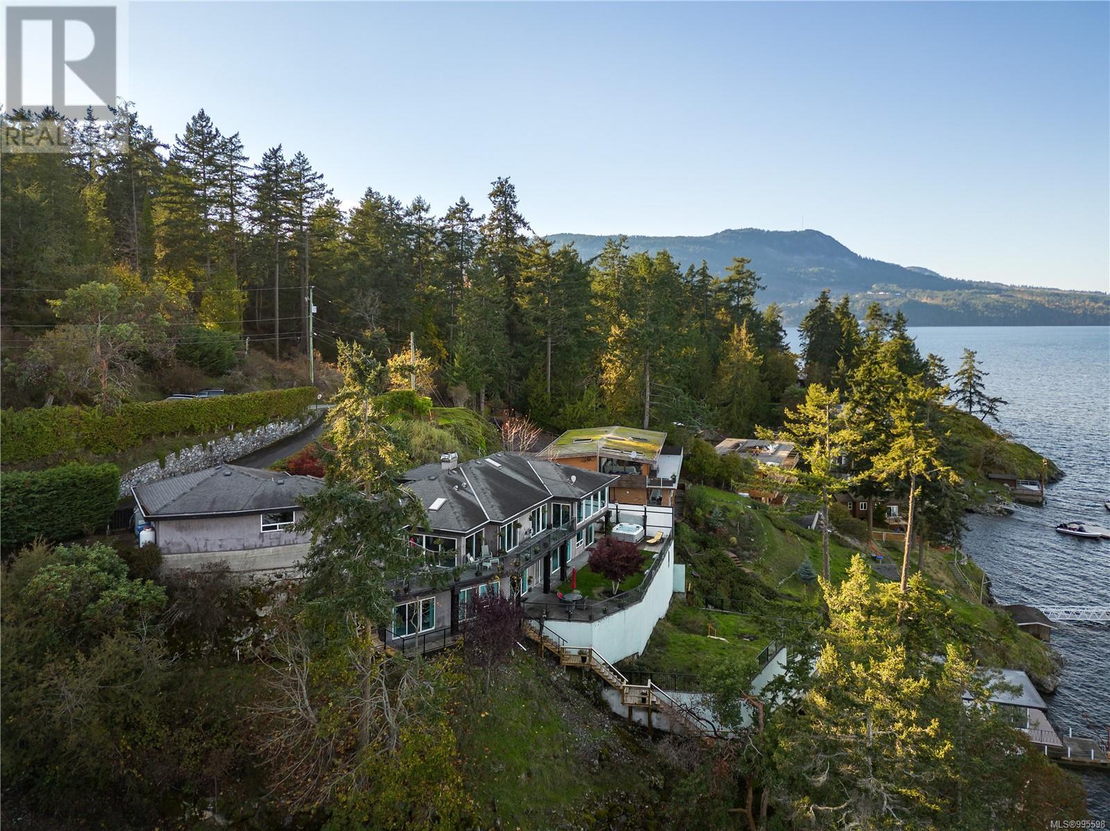  7318 Mark Lane, Central Saanich