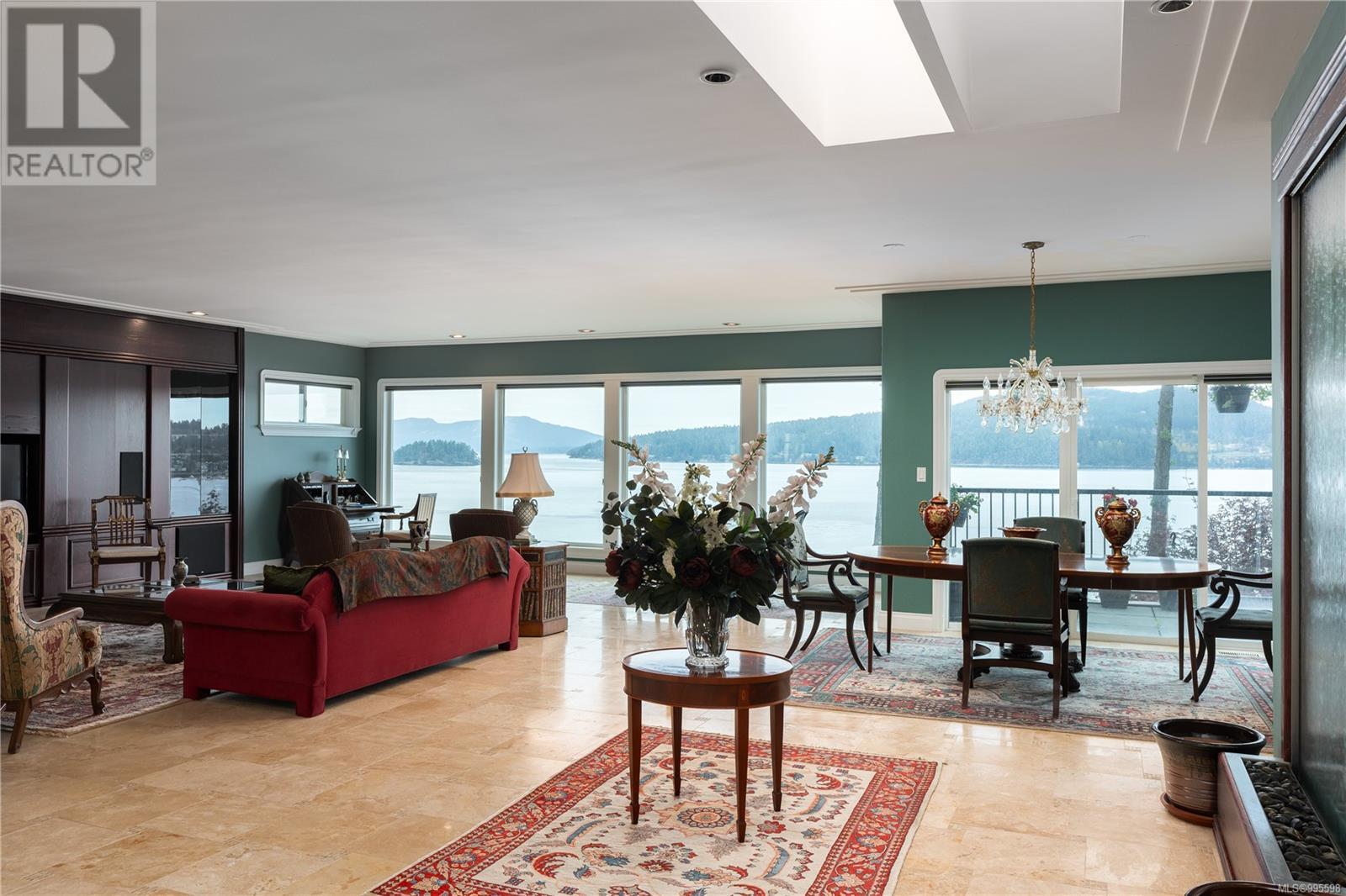  7318 Mark Lane, Central Saanich