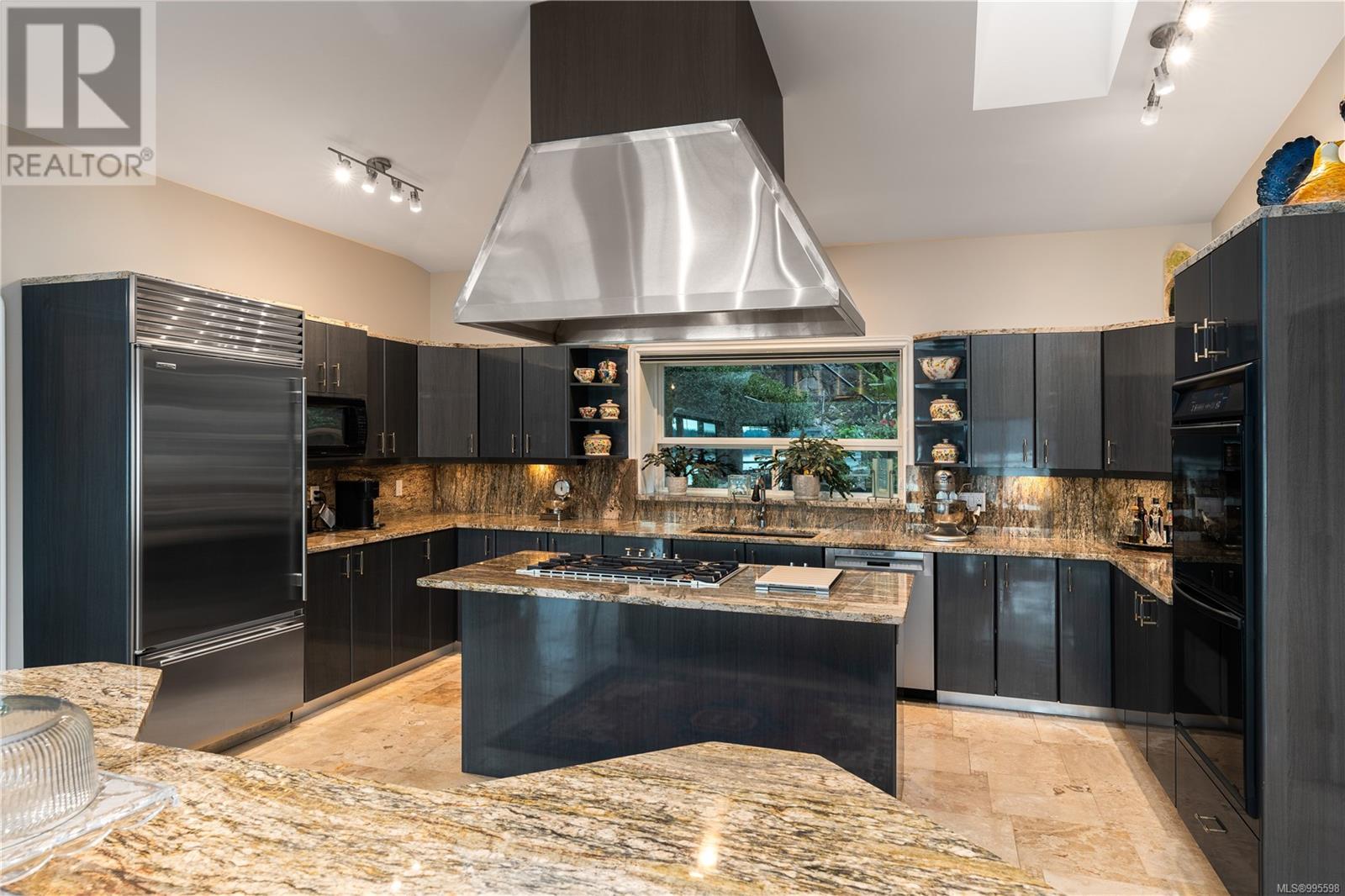  7318 Mark Lane, Central Saanich