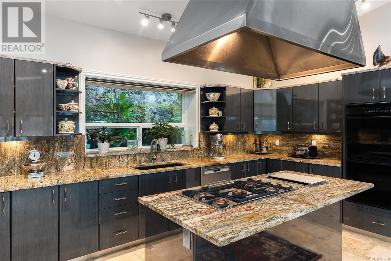  7318 Mark Lane, Central Saanich