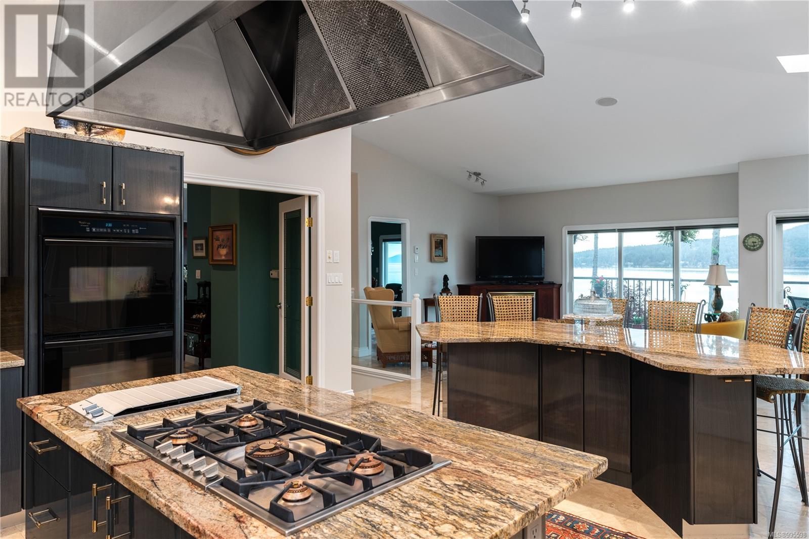  7318 Mark Lane, Central Saanich